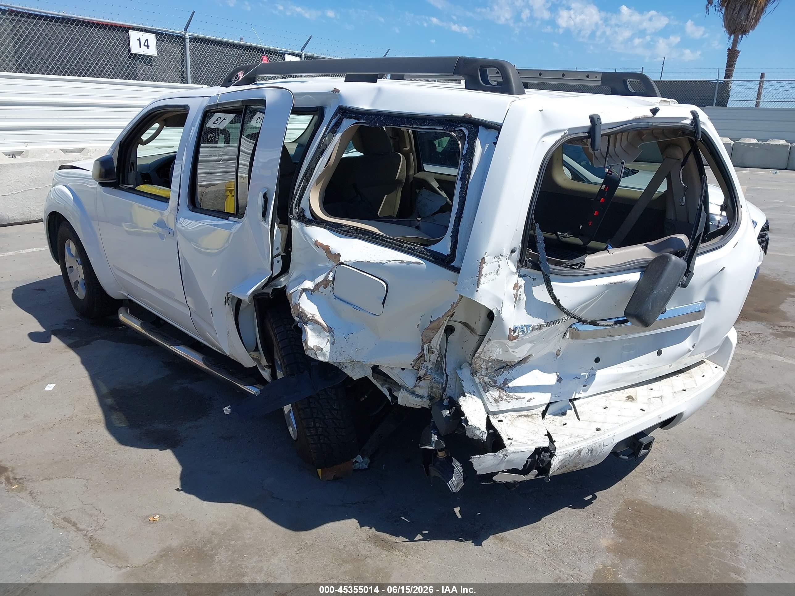 2010 Nissan Pathfinder S Fe+ White vin: 5N1AR1NN3AC601547