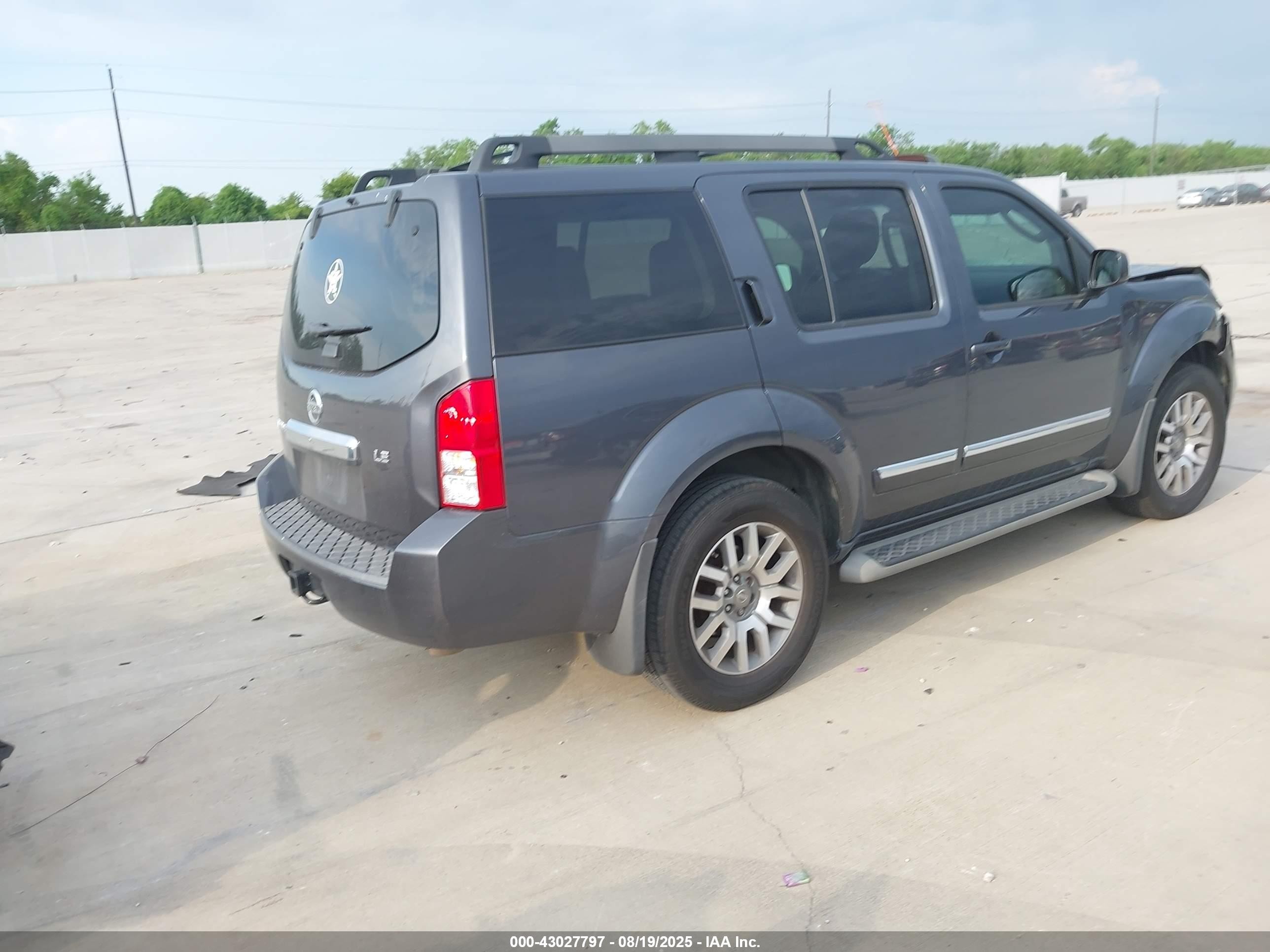 2012 Nissan Pathfinder Le Gray vin: 5N1AR1NN3CC609649