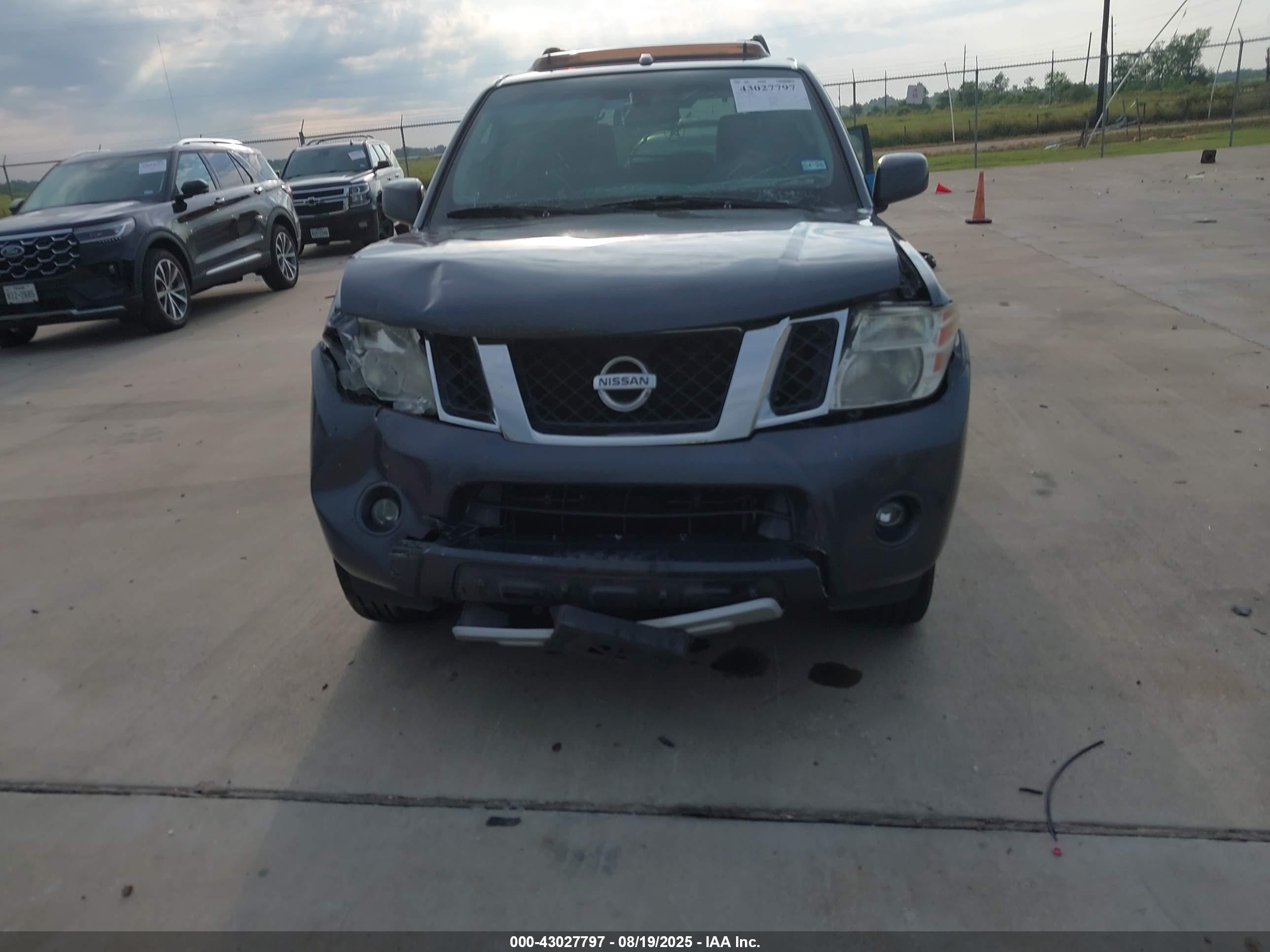 2012 Nissan Pathfinder Le Gray vin: 5N1AR1NN3CC609649