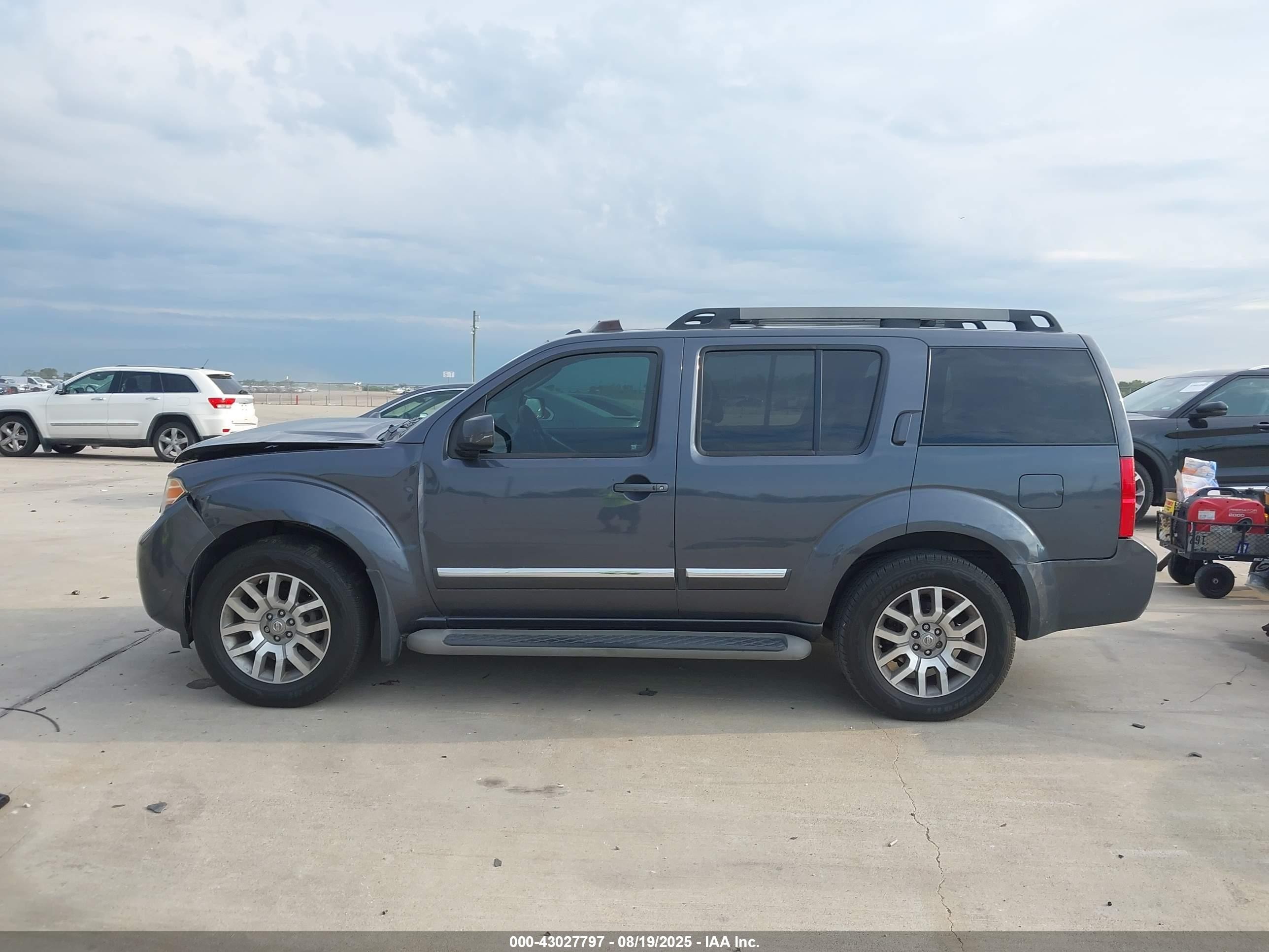 2012 Nissan Pathfinder Le Gray vin: 5N1AR1NN3CC609649