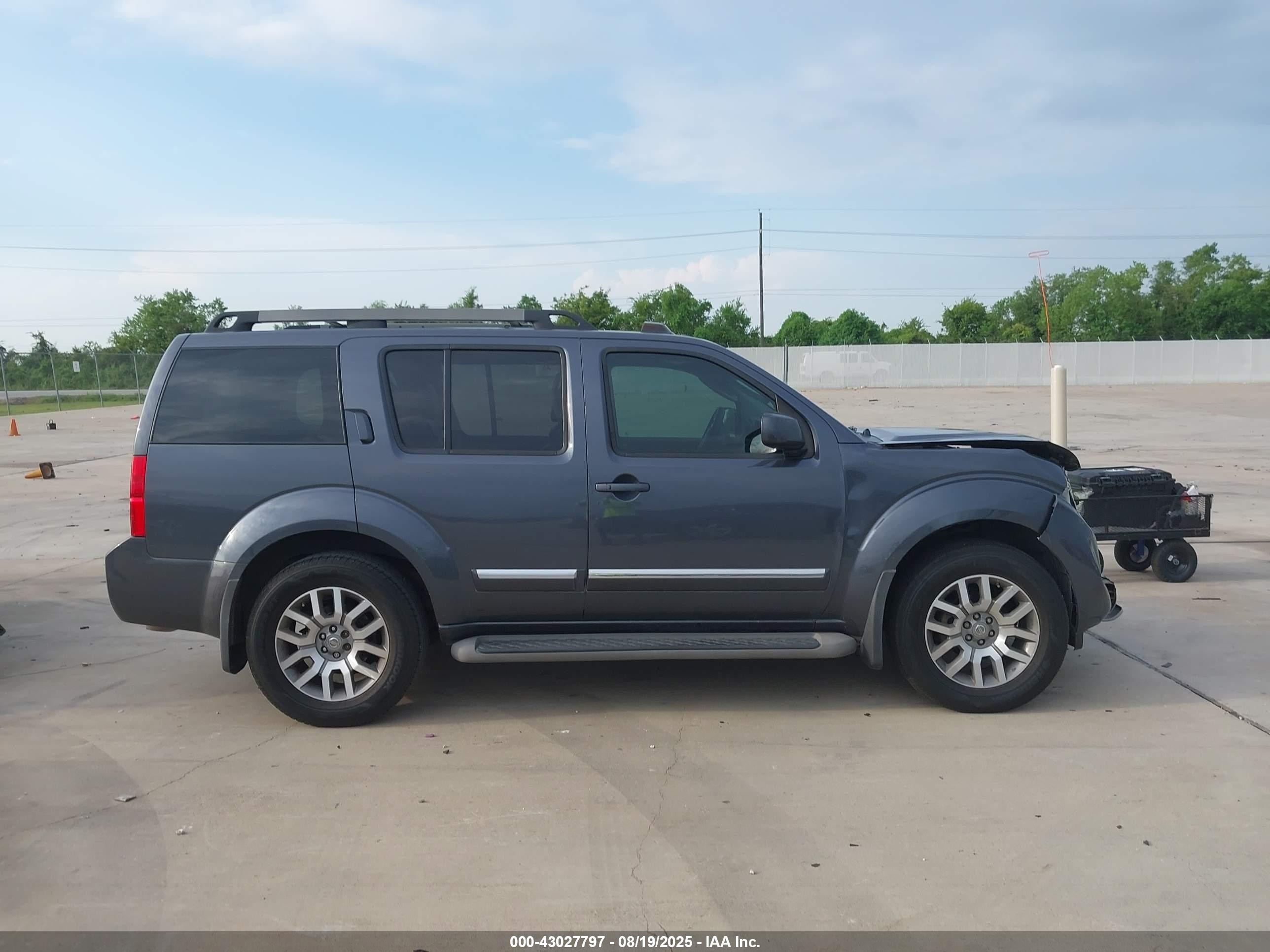 2012 Nissan Pathfinder Le Gray vin: 5N1AR1NN3CC609649