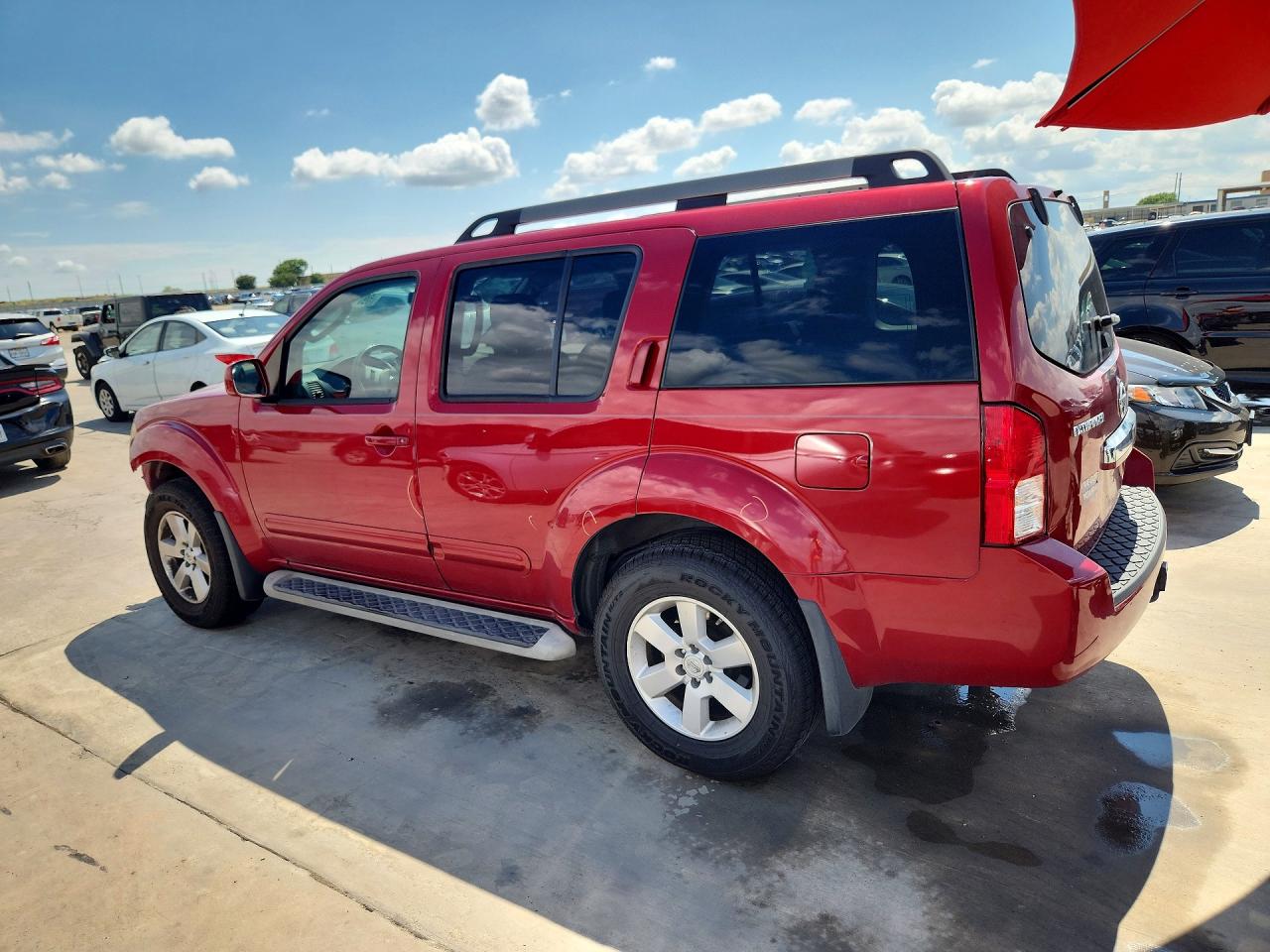 2011 Nissan Pathfinder S Red vin: 5N1AR1NN4BC623610