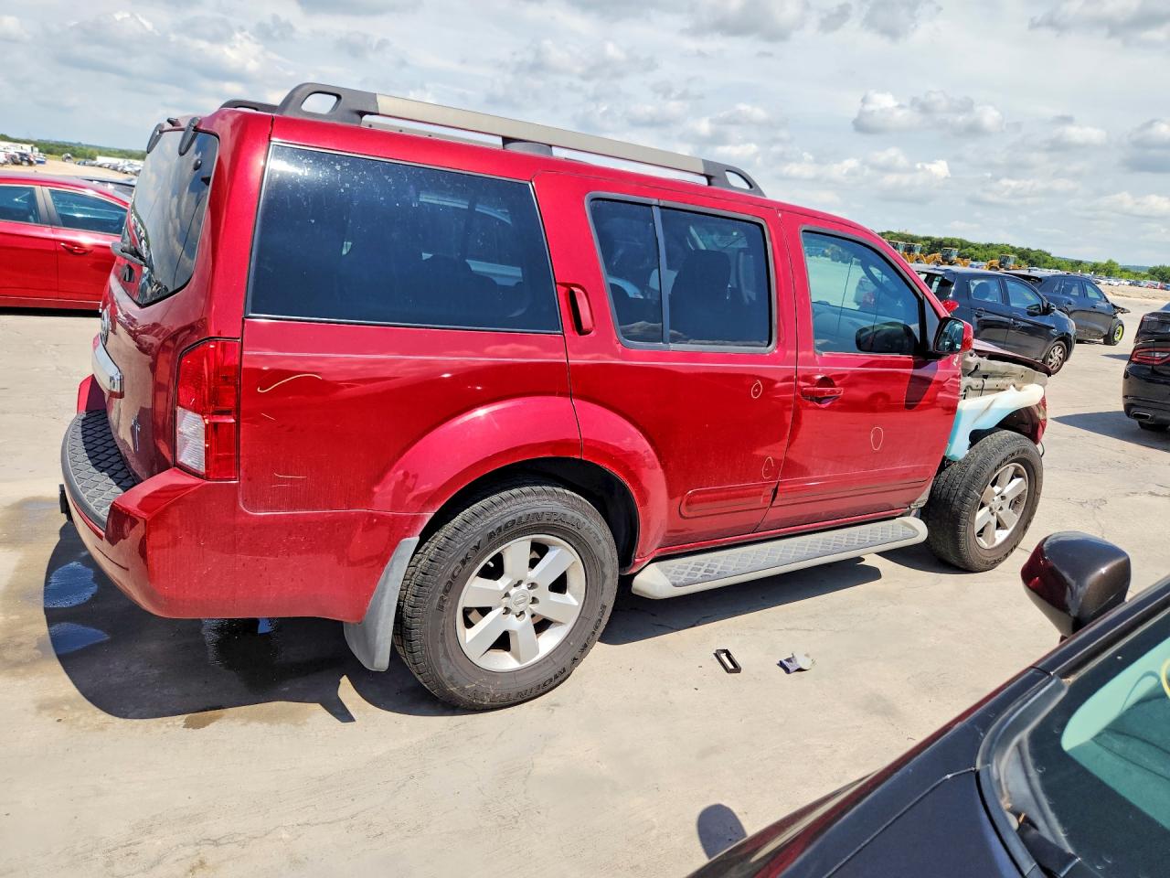 2011 Nissan Pathfinder S Red vin: 5N1AR1NN4BC623610