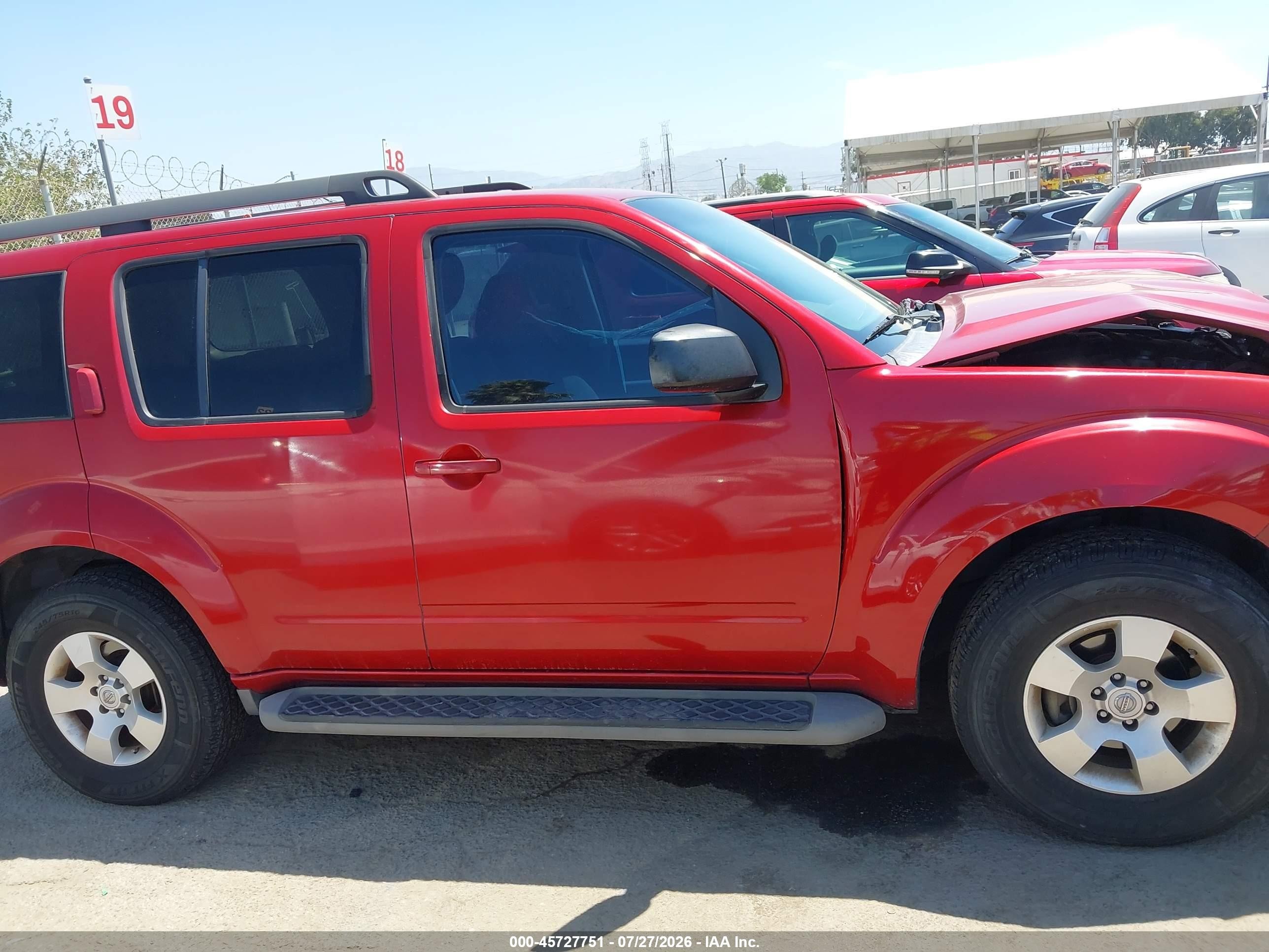2011 Nissan Pathfinder S Красный vin: 5N1AR1NN4BC623798