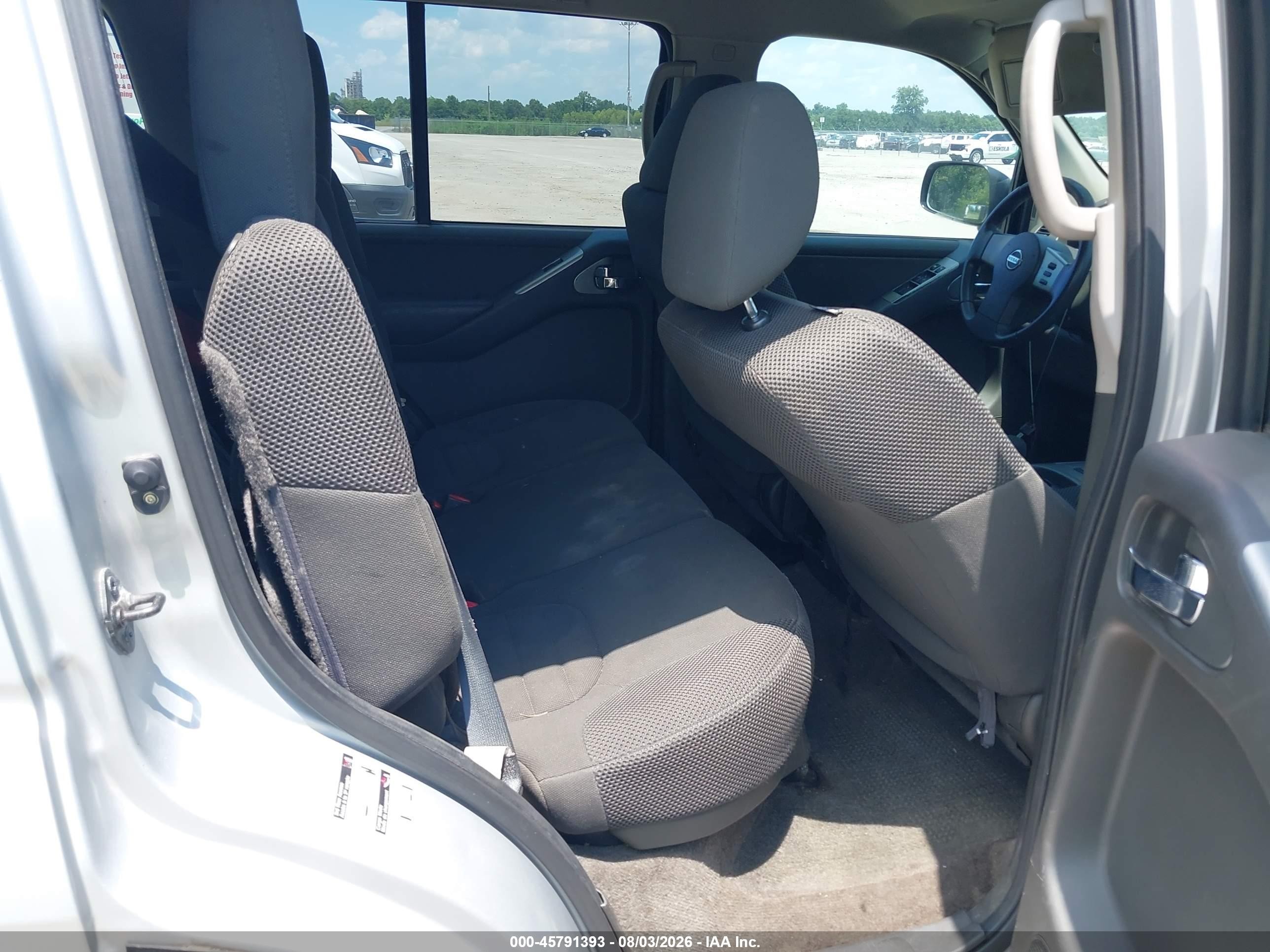 2012 Nissan Pathfinder S Silver vin: 5N1AR1NN4CC628095