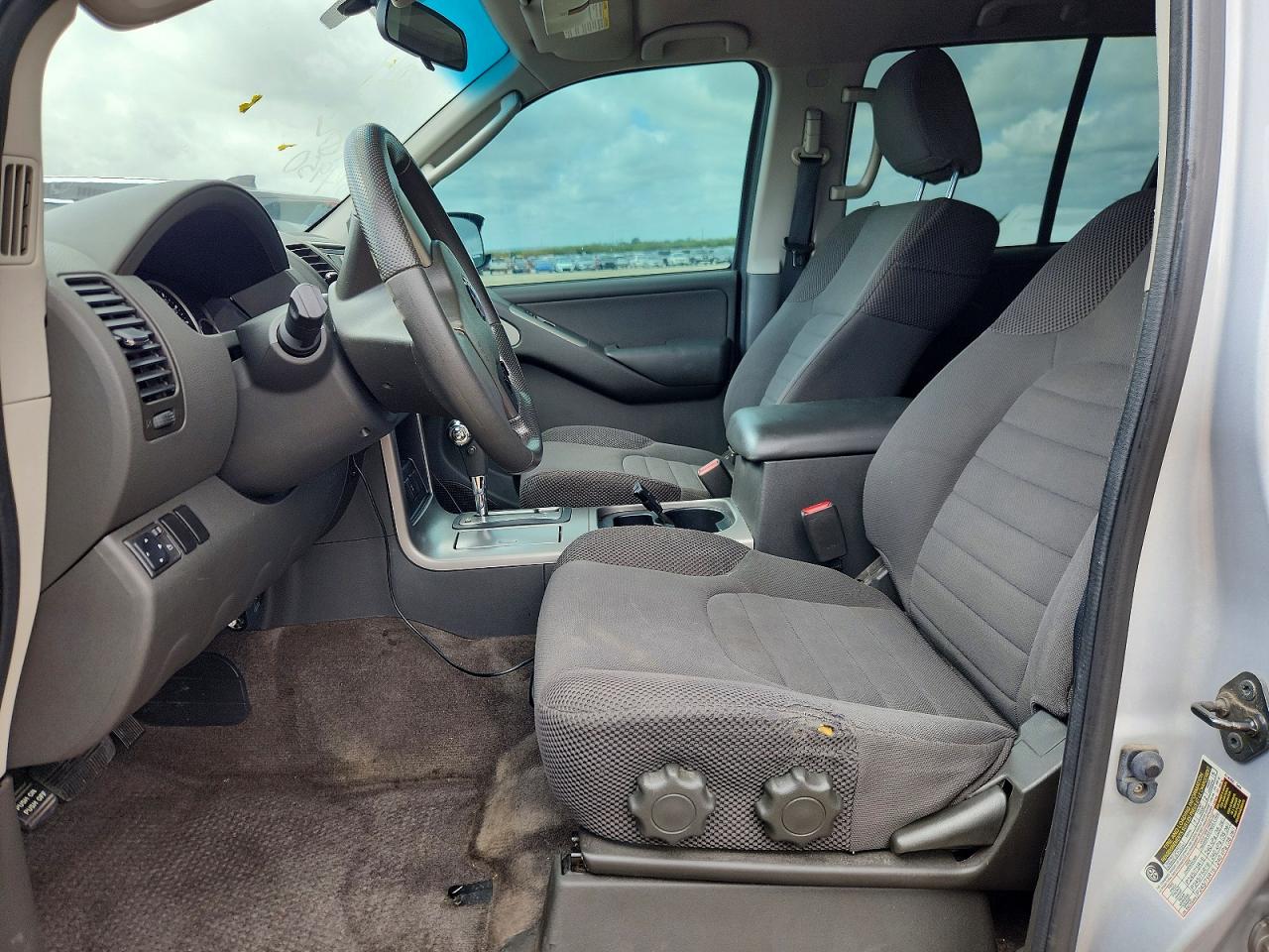 2011 Nissan Pathfinder S Silver vin: 5N1AR1NN5BC614950
