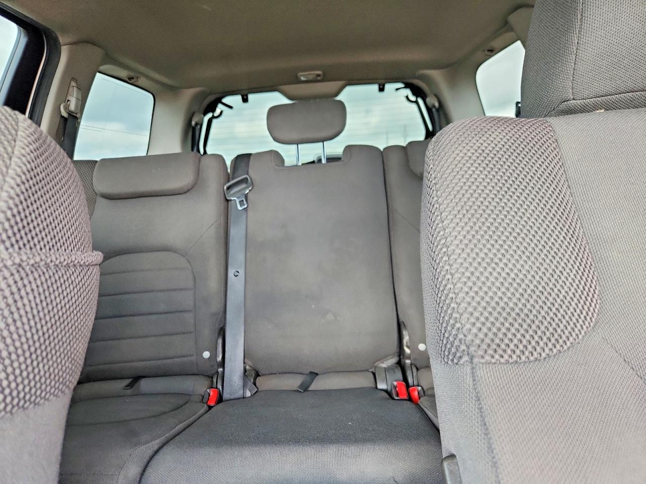 2011 Nissan Pathfinder S Silver vin: 5N1AR1NN5BC614950