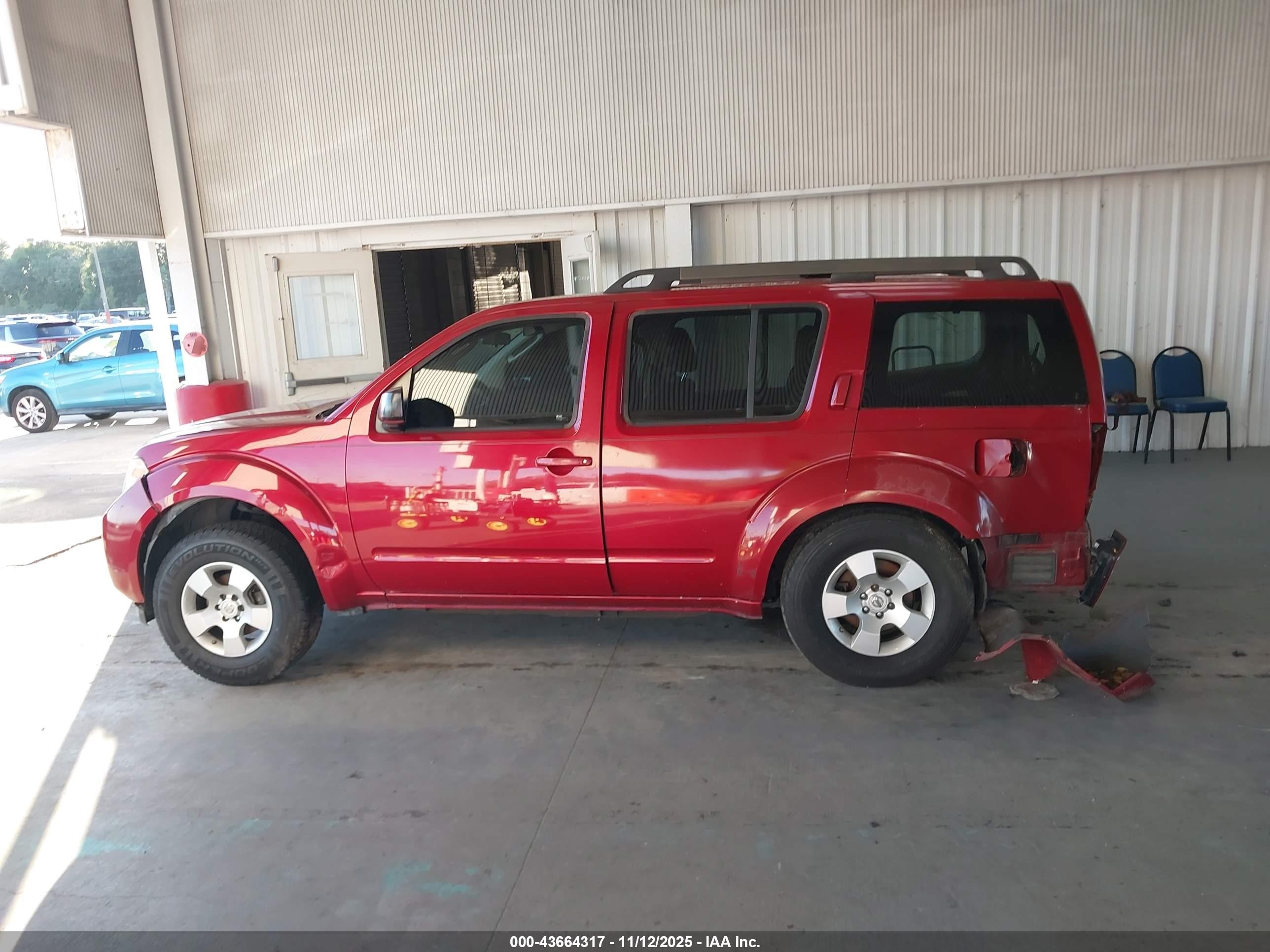 2012 Nissan Pathfinder S Red vin: 5N1AR1NN5CC625965
