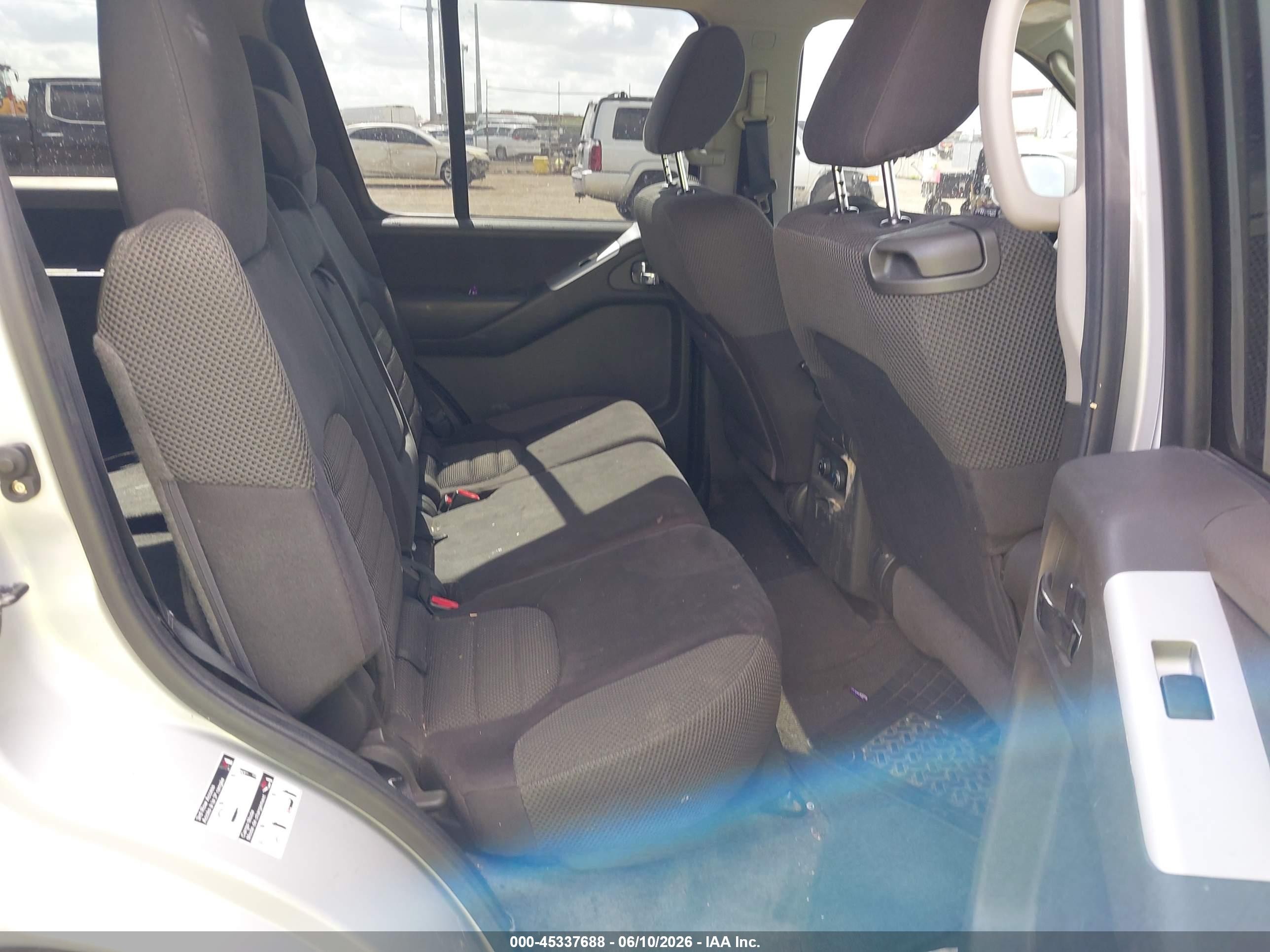 2012 Nissan Pathfinder Sv Silver vin: 5N1AR1NN5CC639770