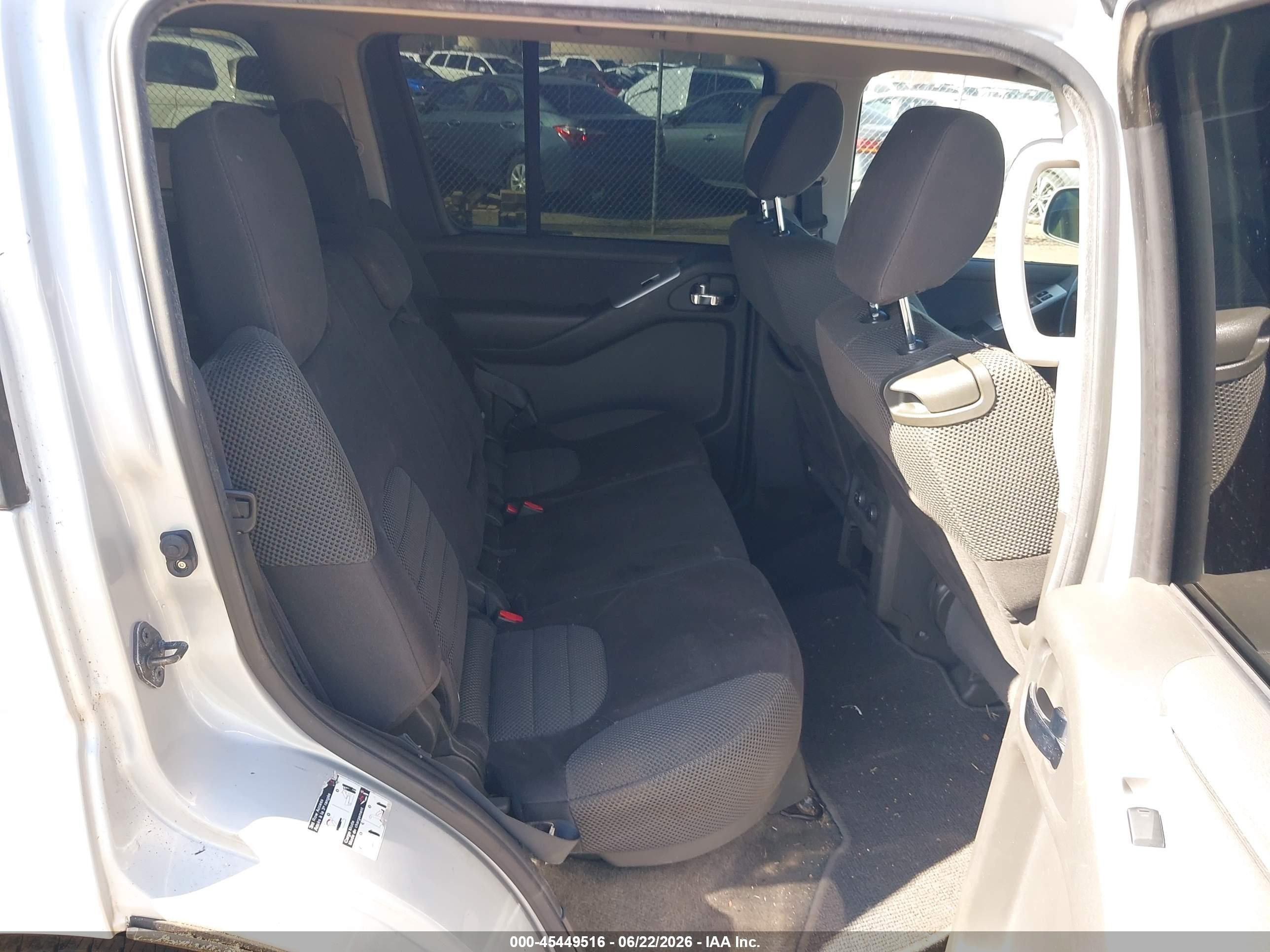 2012 Nissan Pathfinder Sv Silver vin: 5N1AR1NN6CC620838