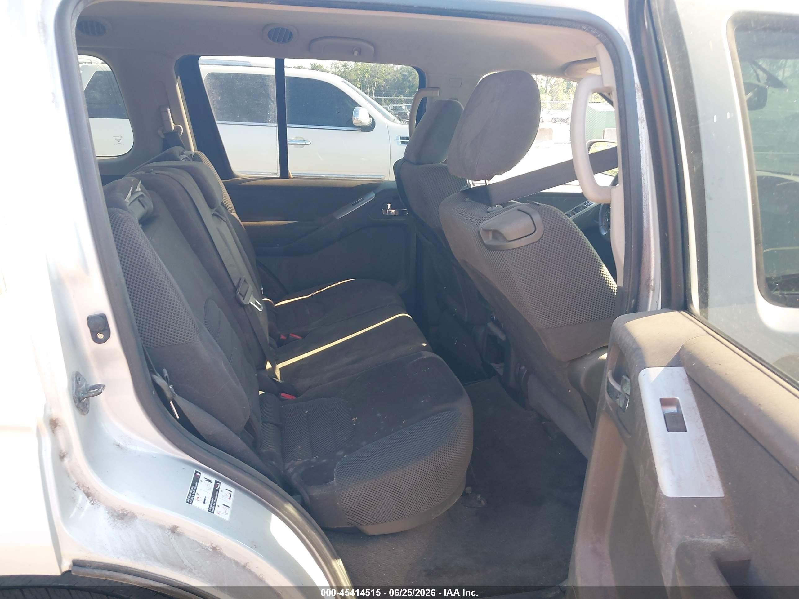2012 Nissan Pathfinder Sv Серебряный vin: 5N1AR1NN6CC620984