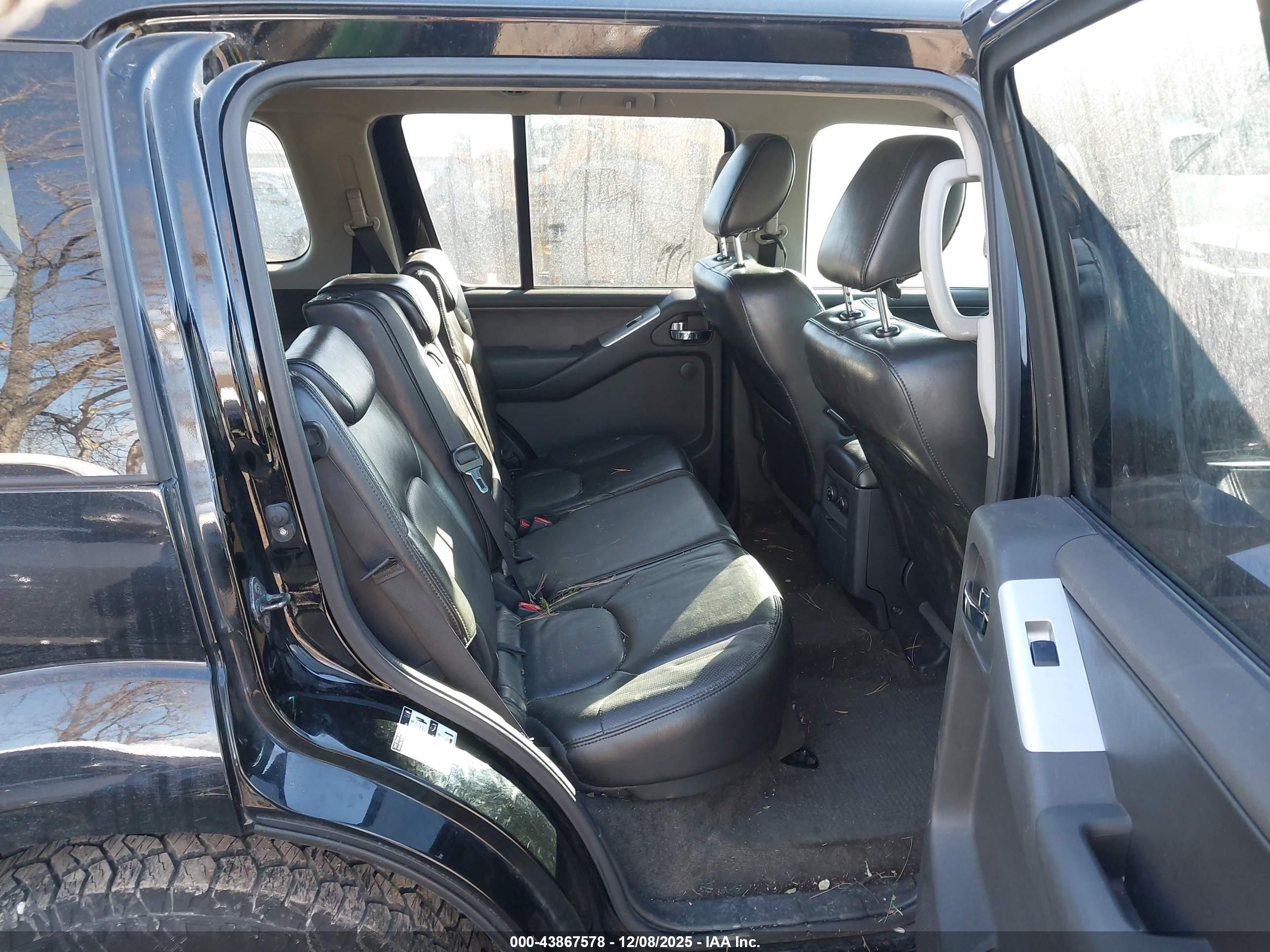 2011 Nissan Pathfinder Silver Black vin: 5N1AR1NN7BC607031