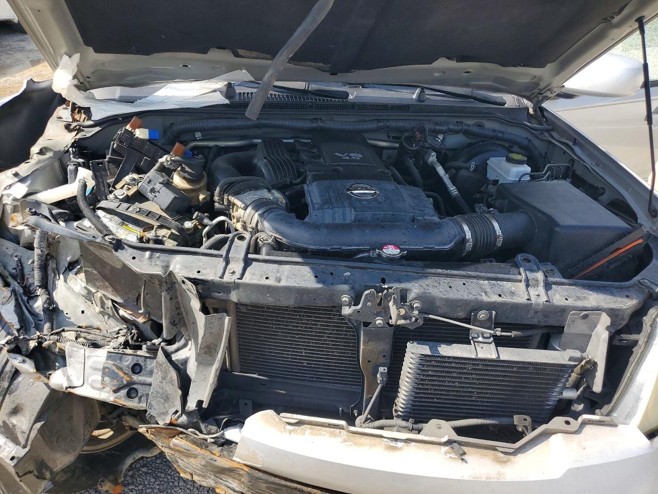 2012 Nissan Pathfinder S Silver vin: 5N1AR1NN8CC636152