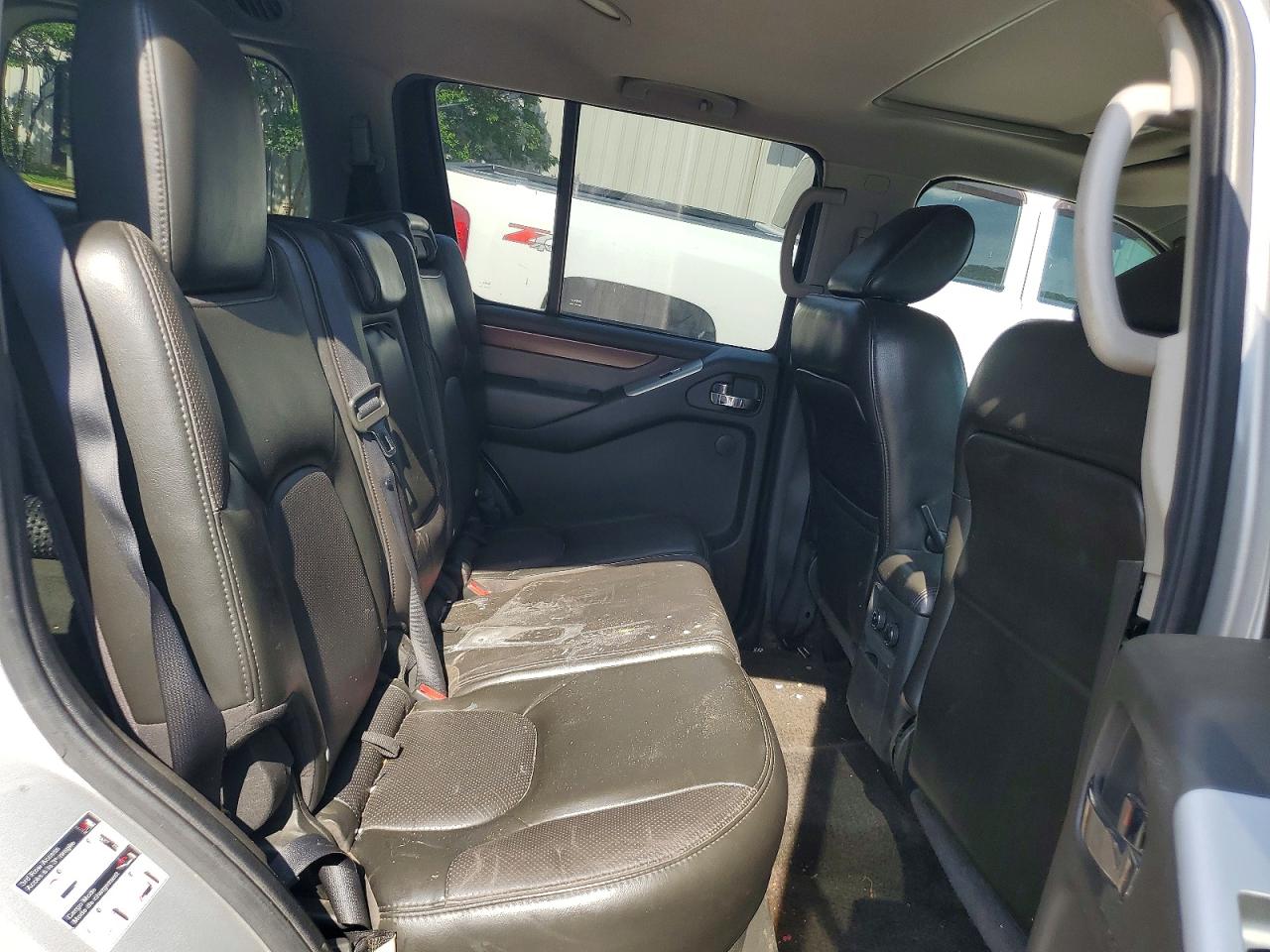 2012 Nissan Pathfinder S Silver vin: 5N1AR1NN8CC636152