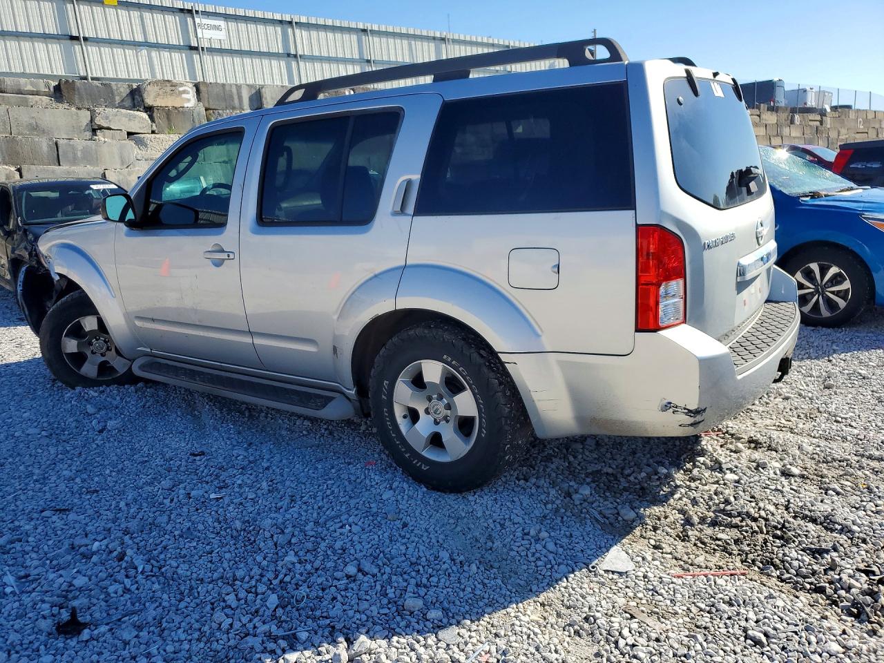 2011 Nissan Pathfinder S Silver vin: 5N1AR1NNXBC603572