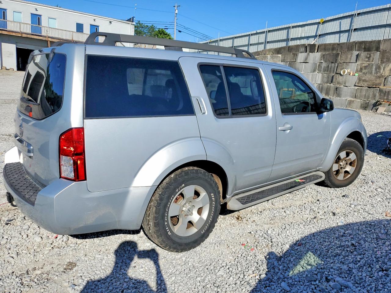 2011 Nissan Pathfinder S Silver vin: 5N1AR1NNXBC603572