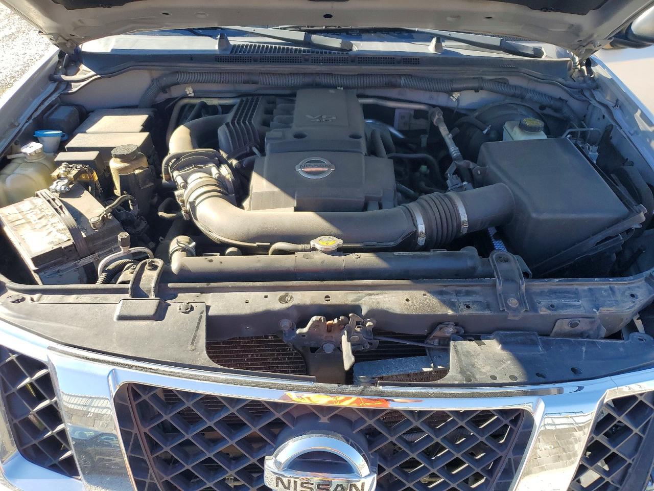 2011 Nissan Pathfinder S Silver vin: 5N1AR1NNXBC603572