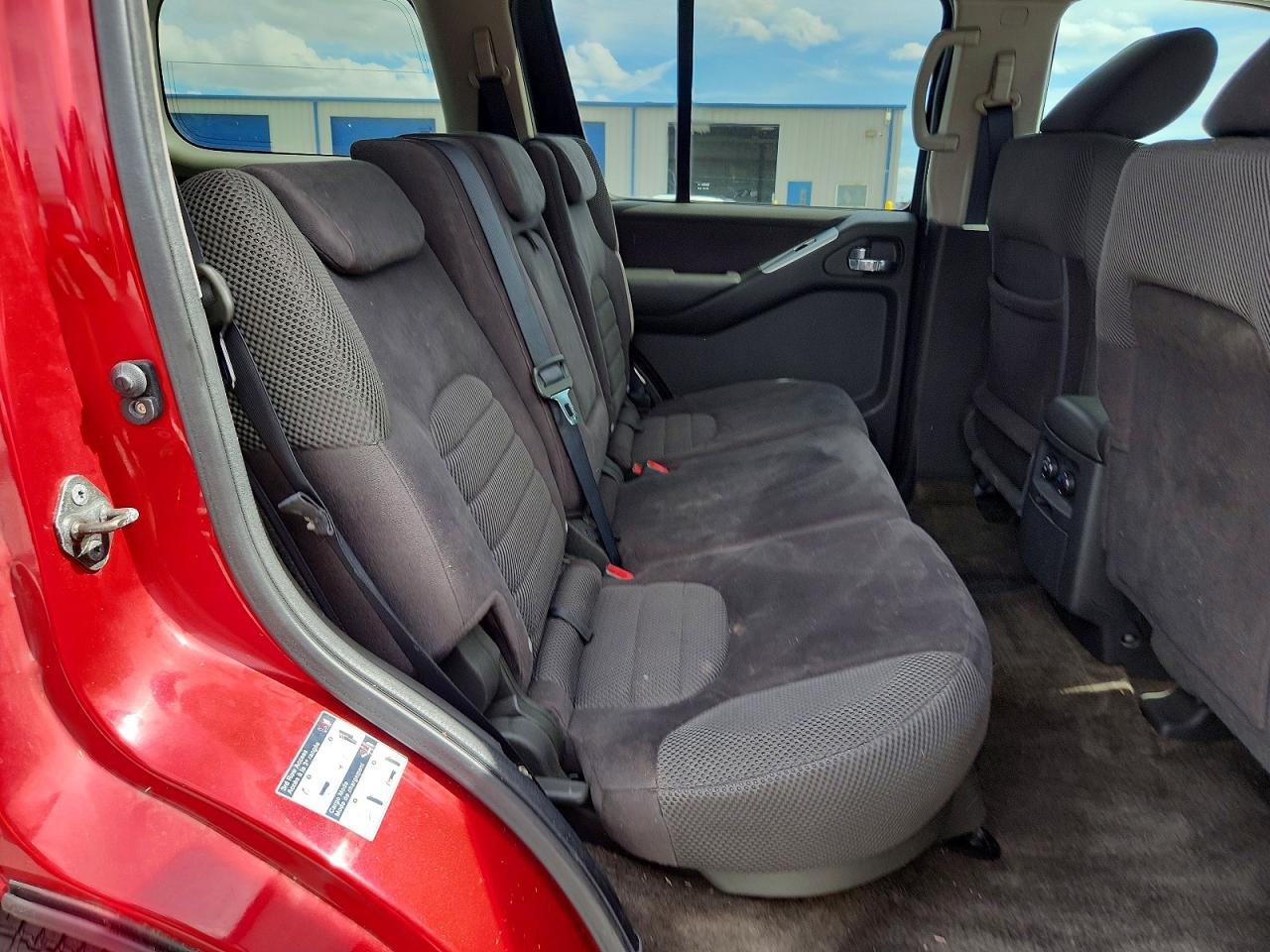 2011 Nissan Pathfinder S Red vin: 5N1AR1NNXBC604169