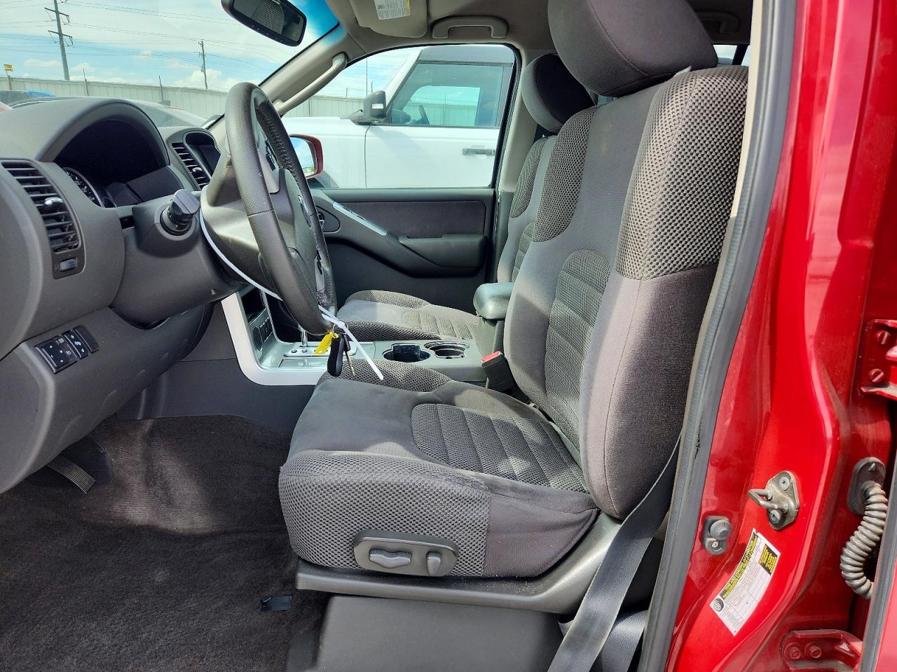 2011 Nissan Pathfinder S Red vin: 5N1AR1NNXBC604169