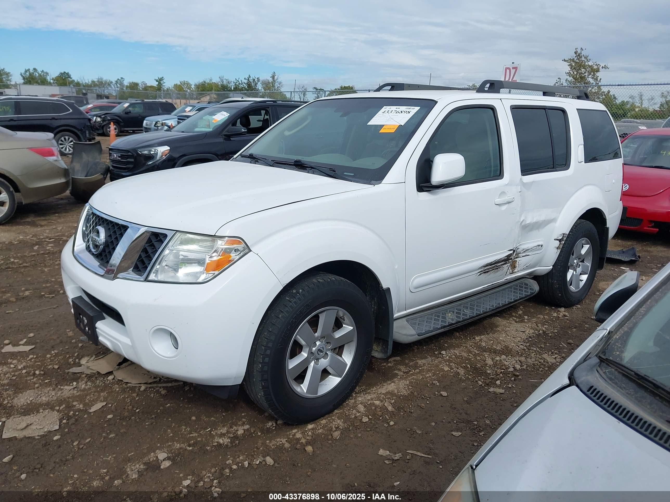 2012 Nissan Pathfinder Sv White vin: 5N1AR1NNXCC612631