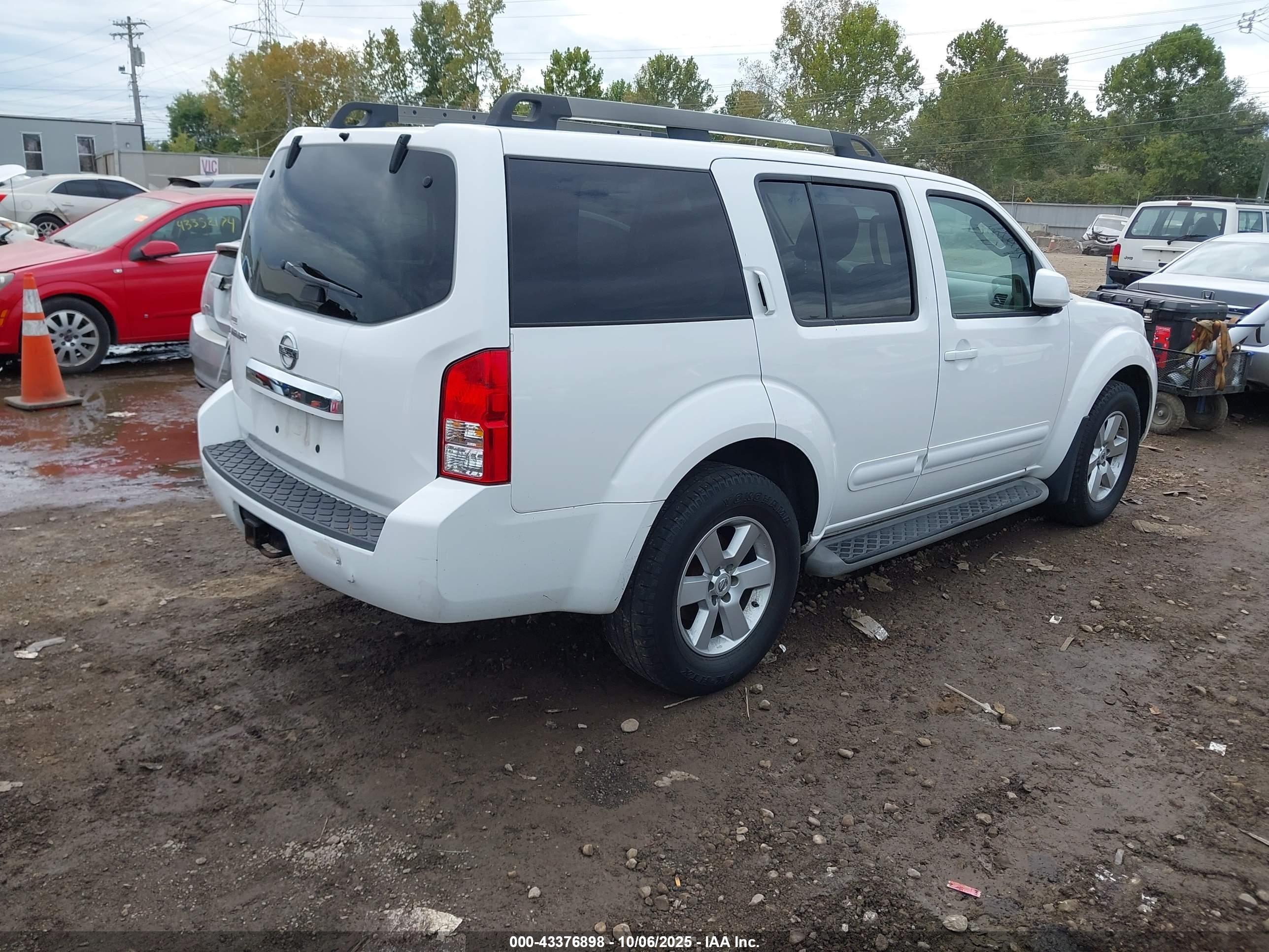 2012 Nissan Pathfinder Sv White vin: 5N1AR1NNXCC612631