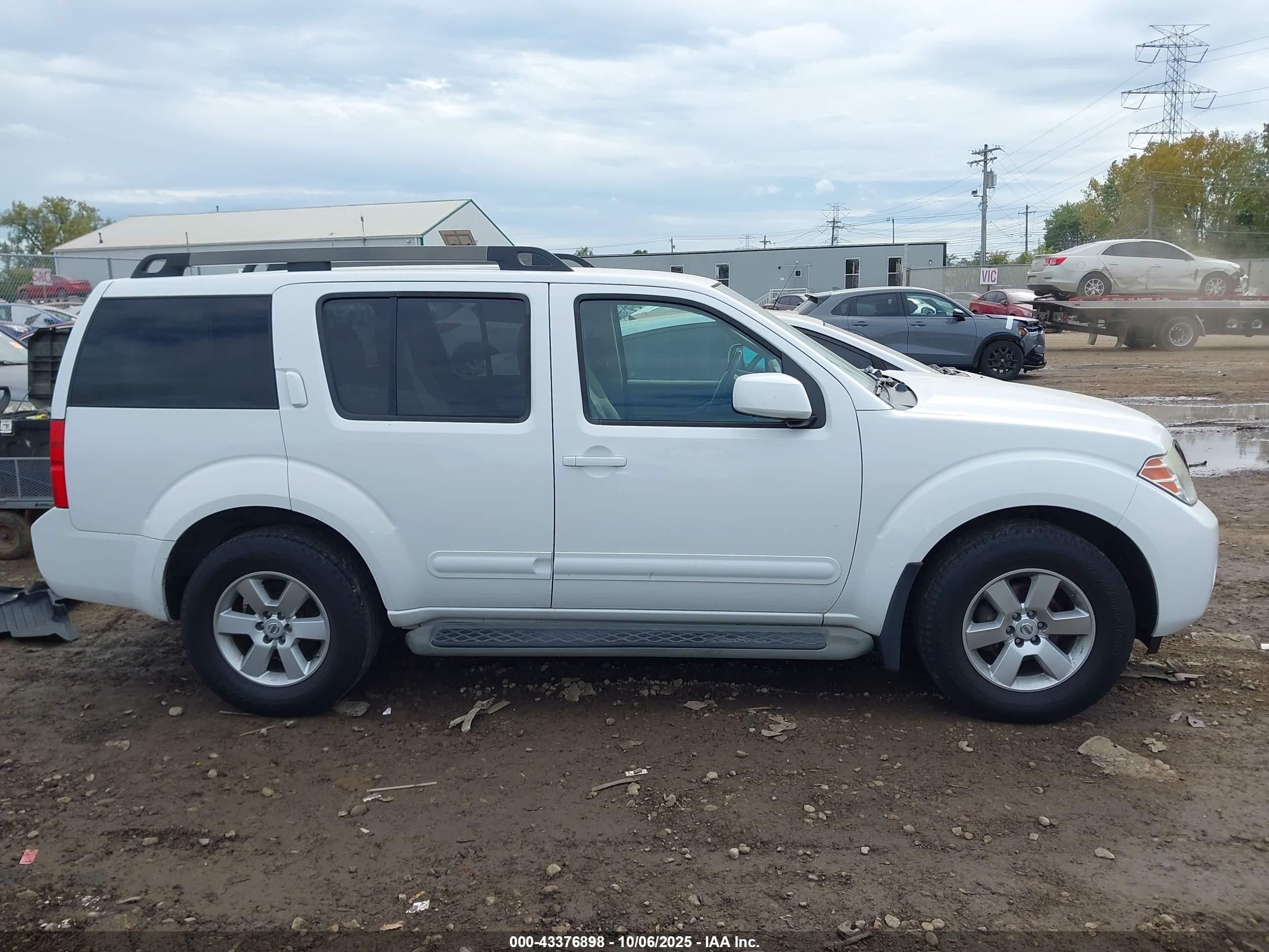 2012 Nissan Pathfinder Sv White vin: 5N1AR1NNXCC612631