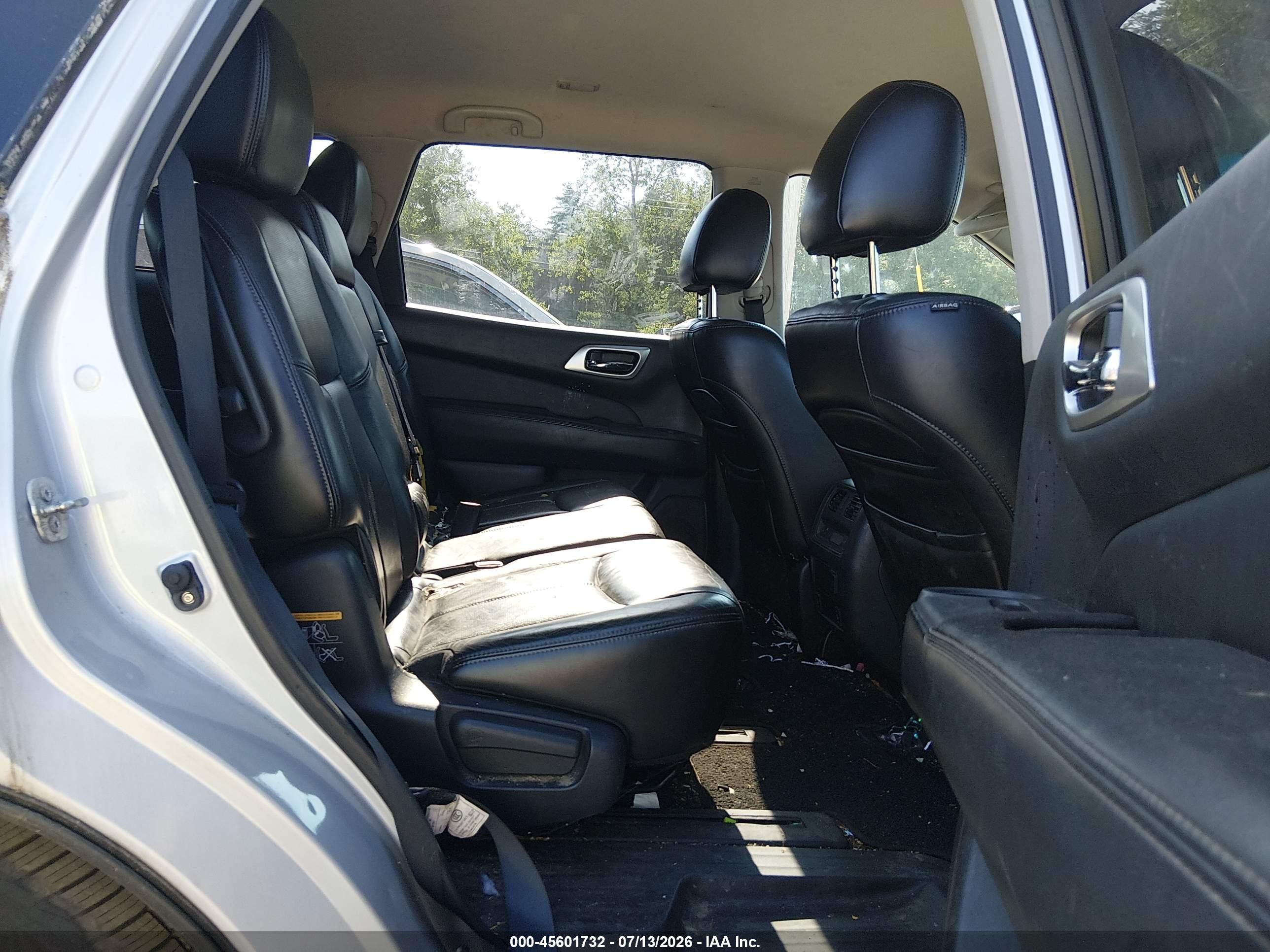 2013 Nissan Pathfinder Platinum Silver vin: 5N1AR2MM0DC602920