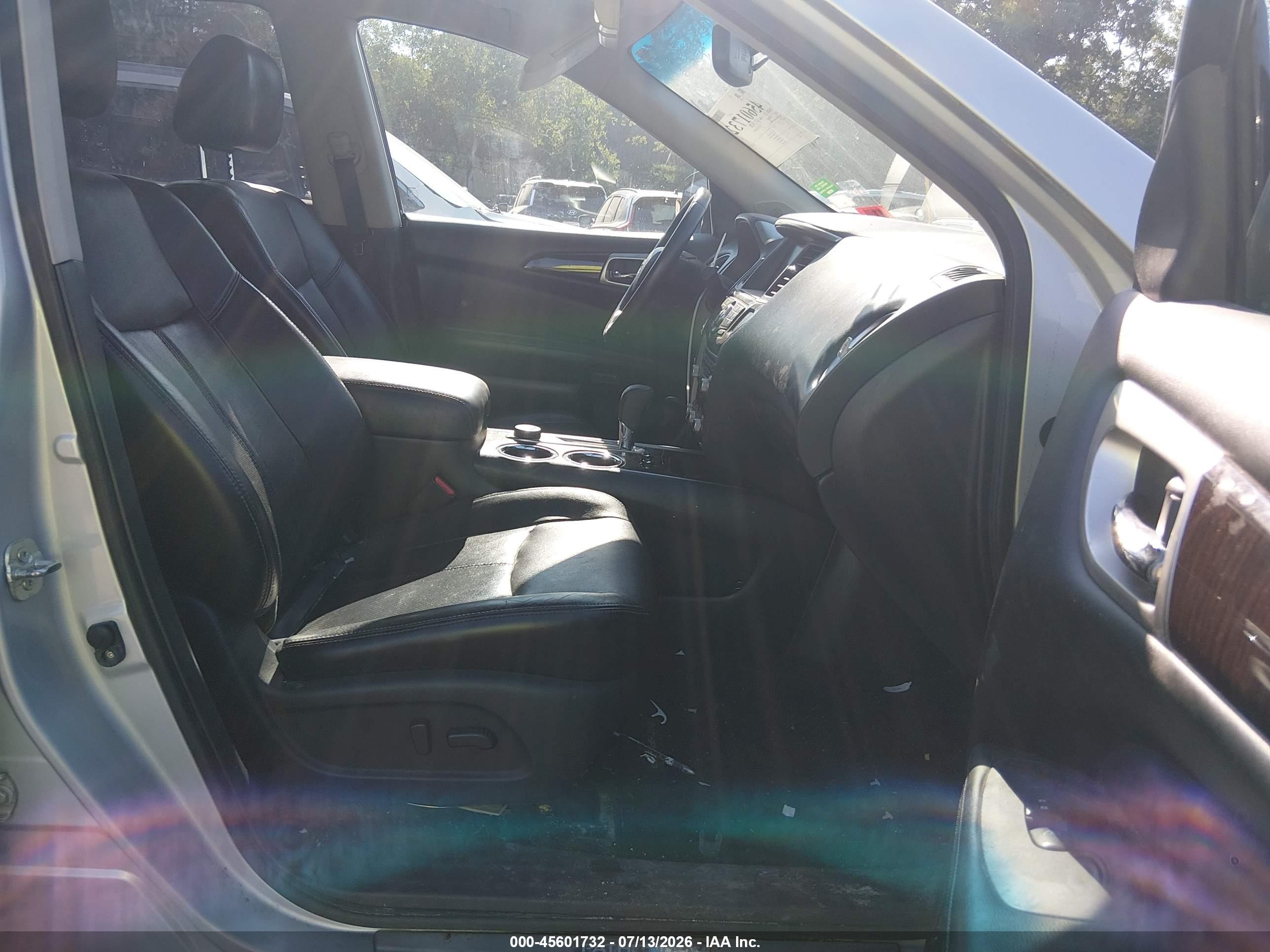 2013 Nissan Pathfinder Platinum Silver vin: 5N1AR2MM0DC602920