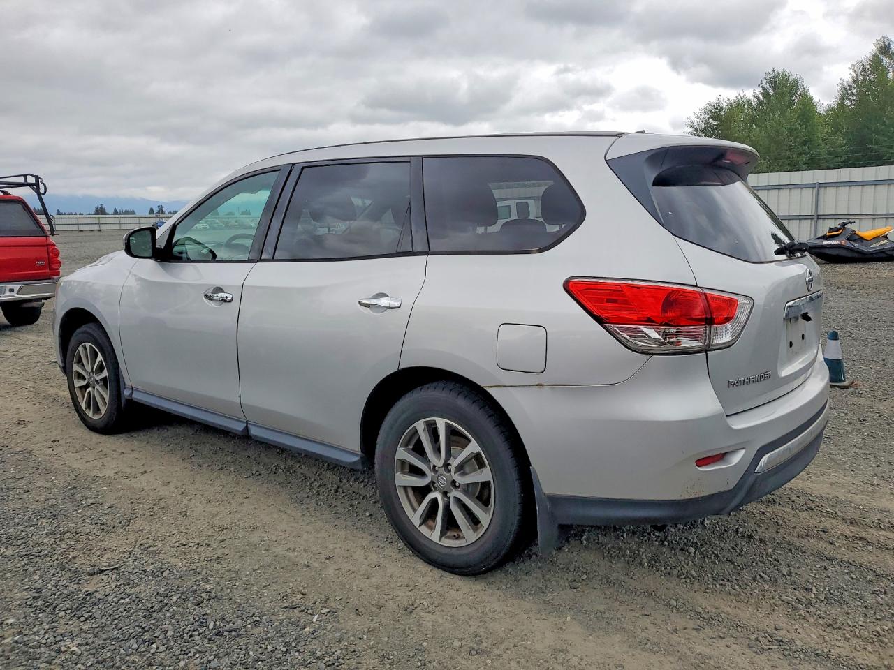 2013 Nissan Pathfinder S Silver vin: 5N1AR2MM0DC667752