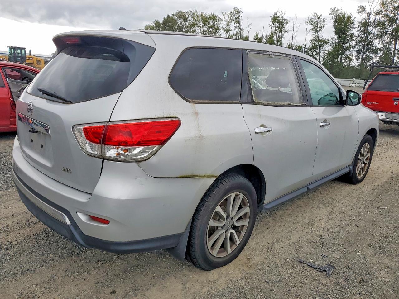 2013 Nissan Pathfinder S Silver vin: 5N1AR2MM0DC667752