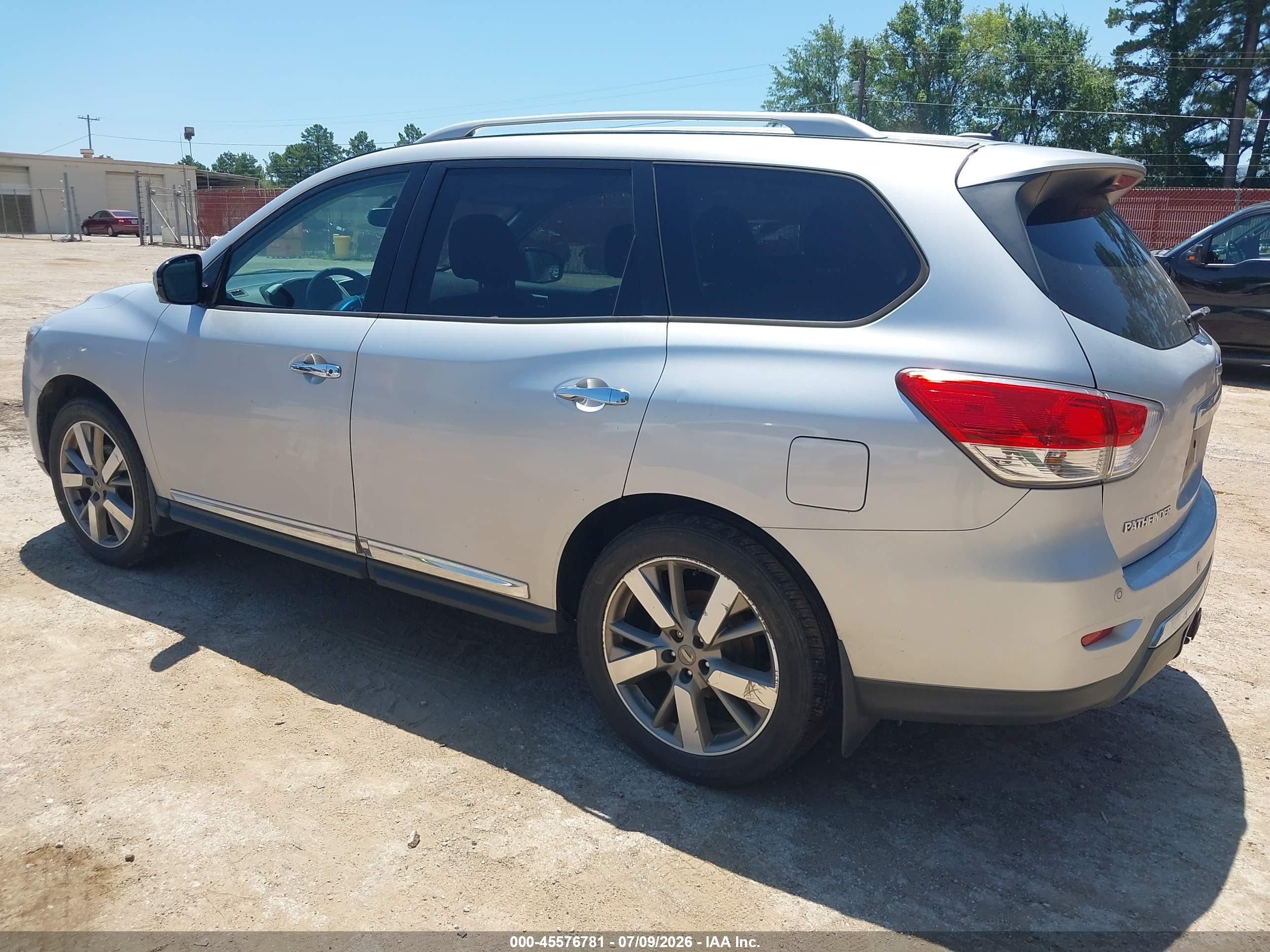 2014 Nissan Pathfinder Platinum Silver vin: 5N1AR2MM0EC626443