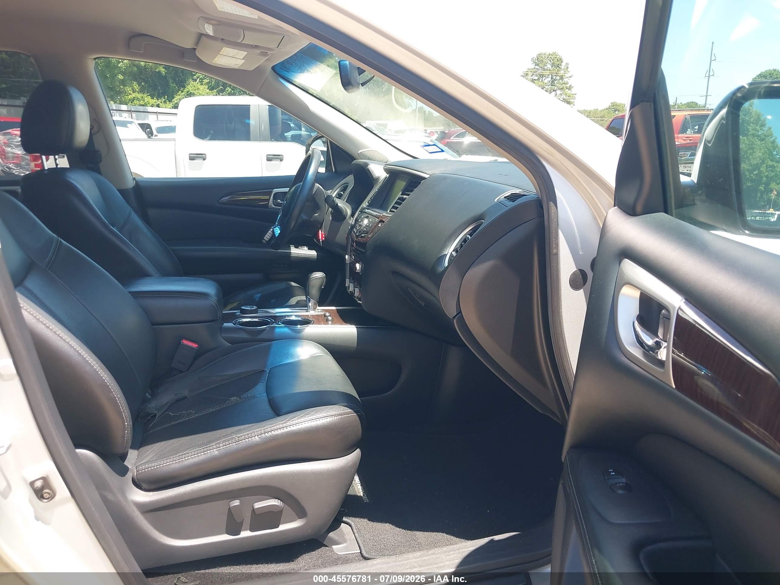 2014 Nissan Pathfinder Platinum Silver vin: 5N1AR2MM0EC626443