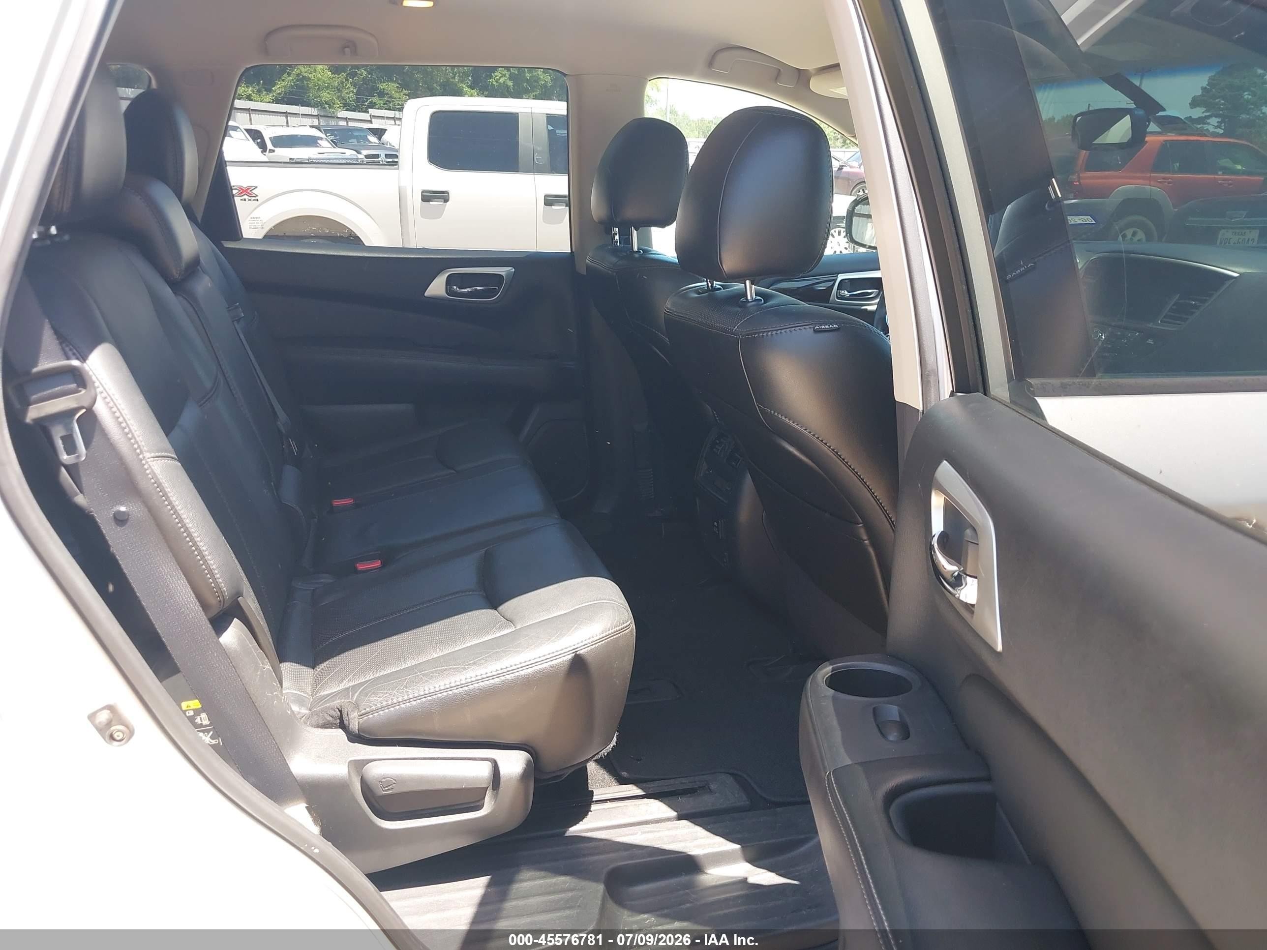 2014 Nissan Pathfinder Platinum Silver vin: 5N1AR2MM0EC626443