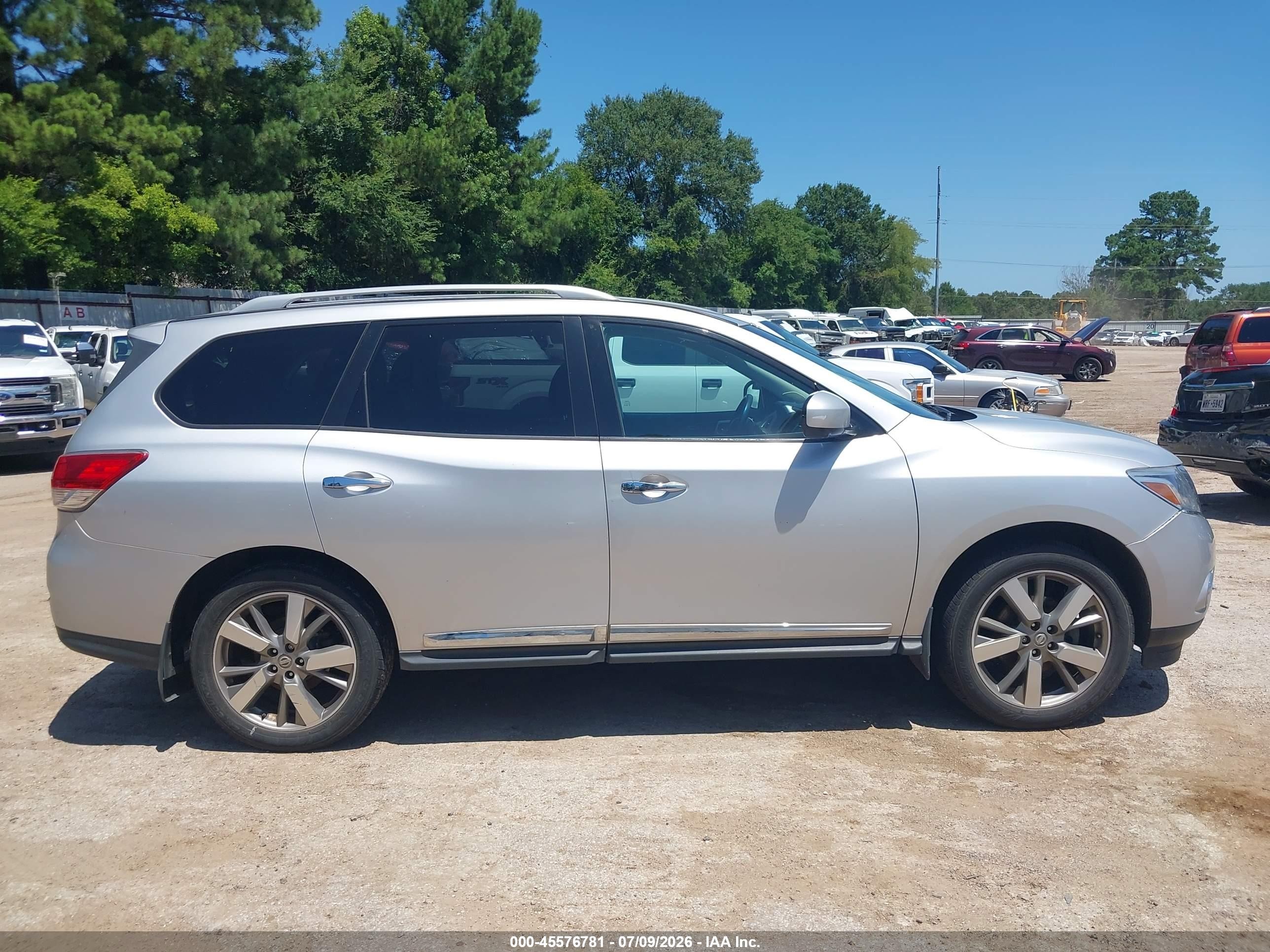 2014 Nissan Pathfinder Platinum Silver vin: 5N1AR2MM0EC626443