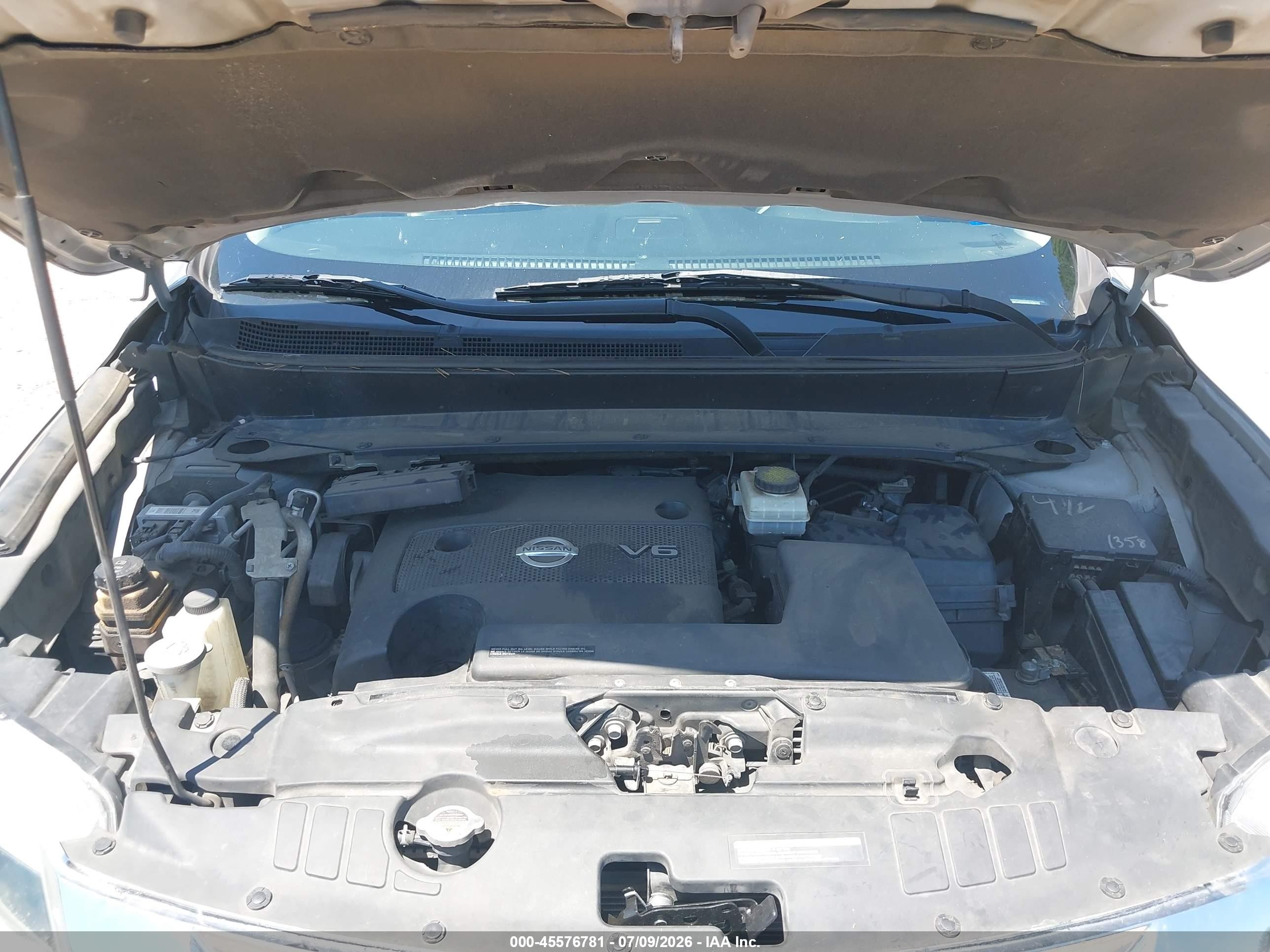 2014 Nissan Pathfinder Platinum Silver vin: 5N1AR2MM0EC626443
