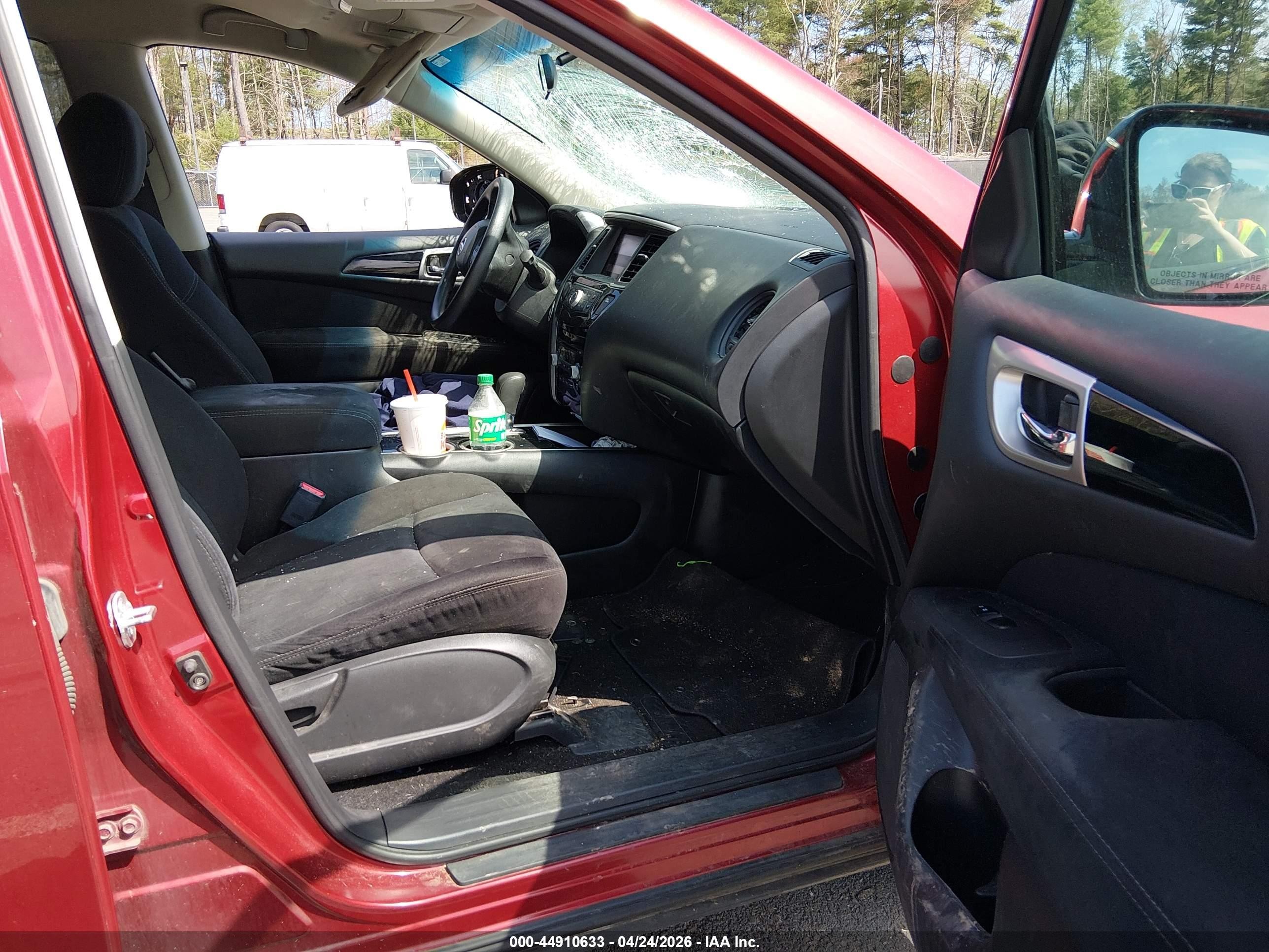 2014 Nissan Pathfinder S Red vin: 5N1AR2MM0EC682236