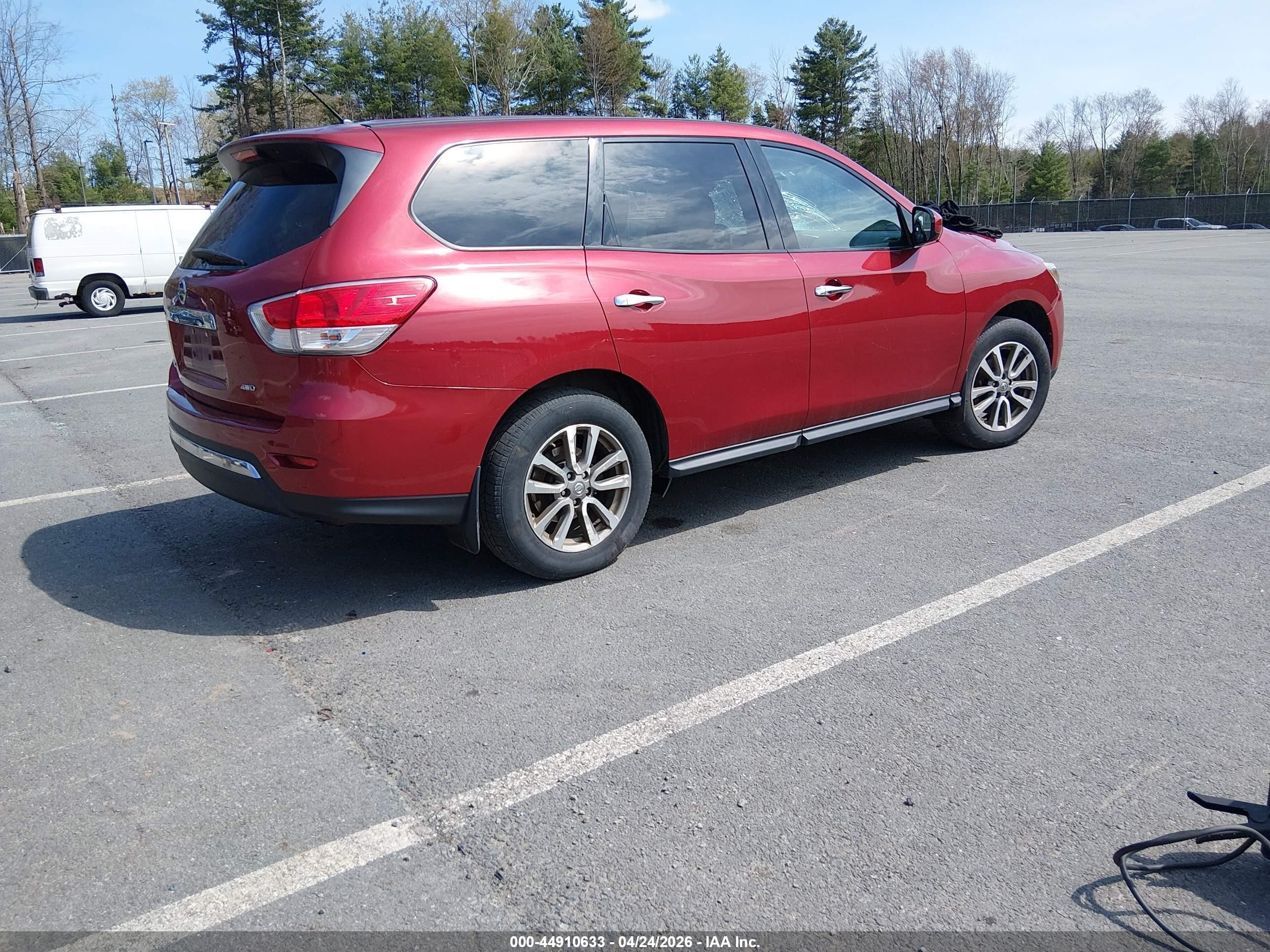 2014 Nissan Pathfinder S Red vin: 5N1AR2MM0EC682236