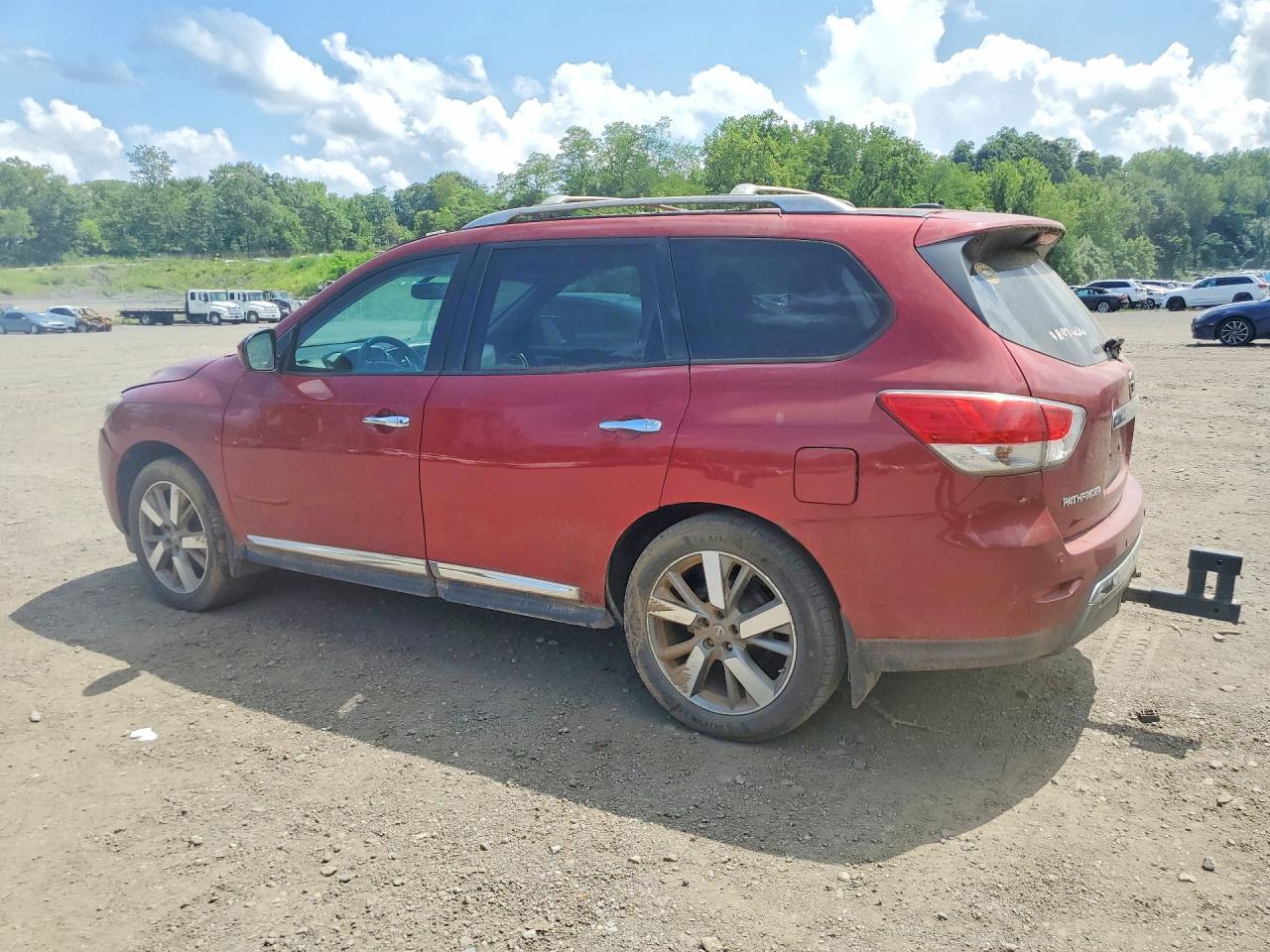 2014 Nissan Pathfinder Red vin: 5N1AR2MM0EC699375