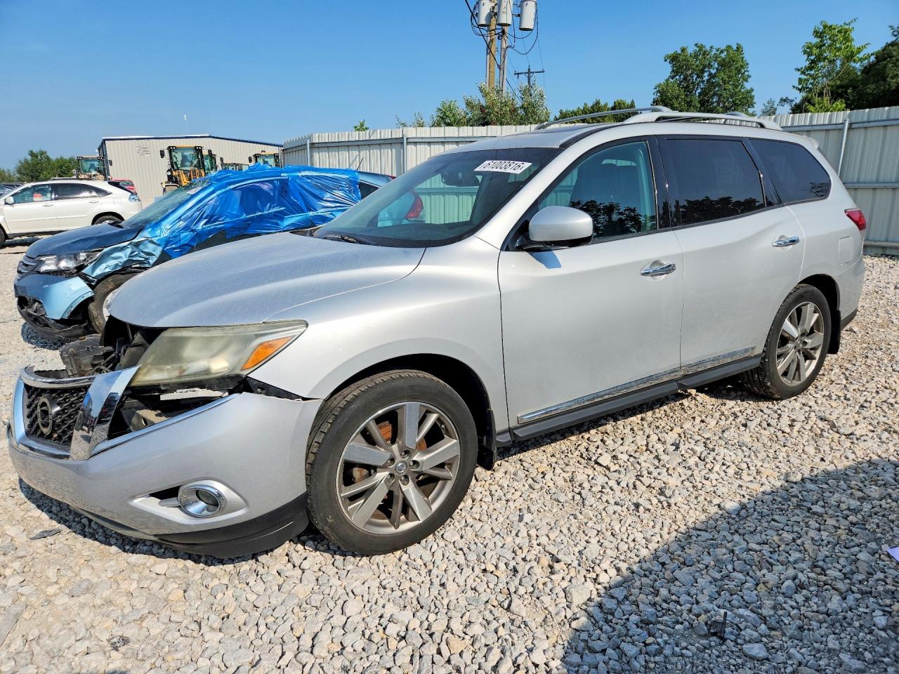 2014 Nissan Pathfinder S Silver vin: 5N1AR2MM0EC705255