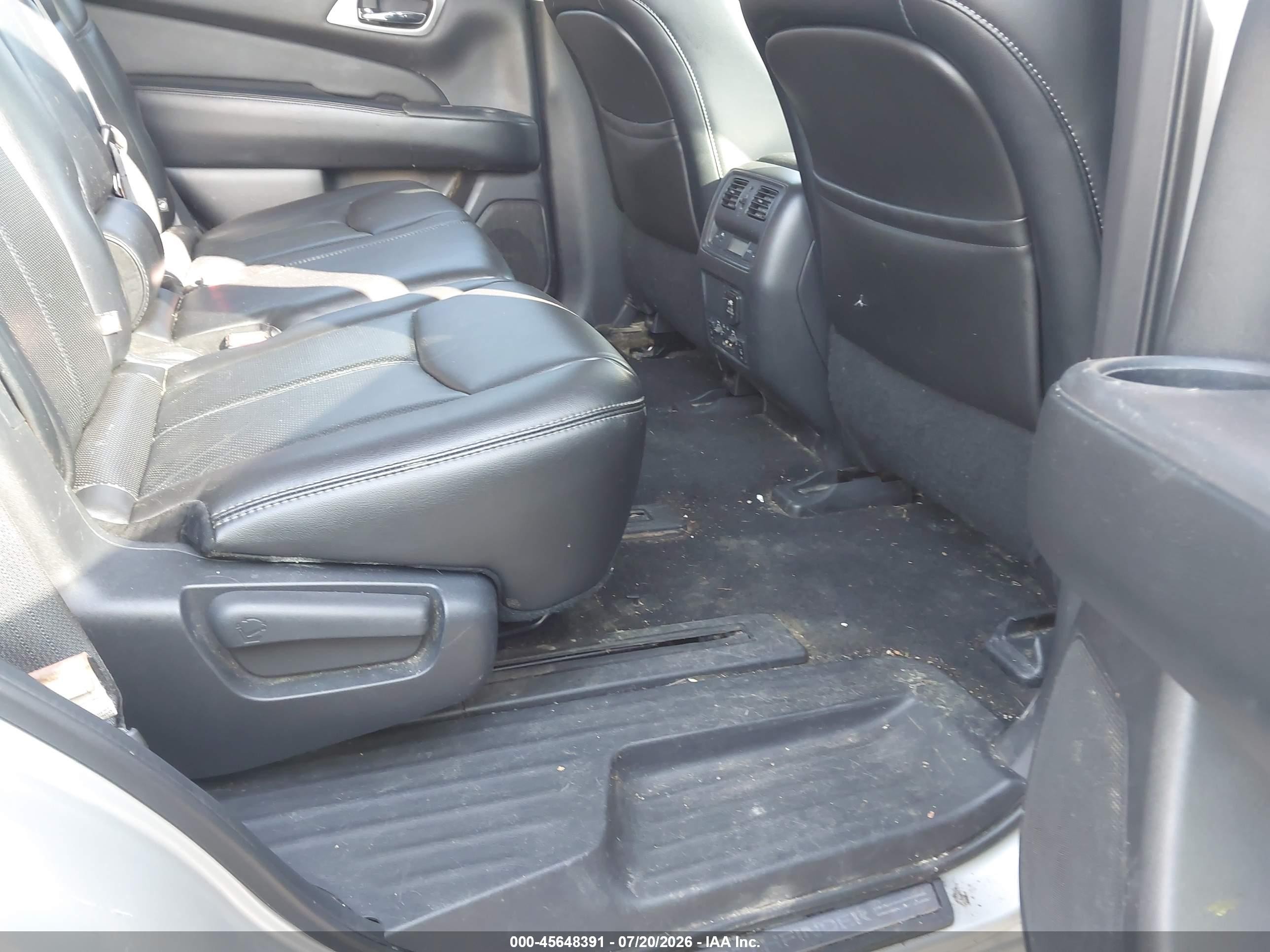 2014 Nissan Pathfinder Platinum Silver vin: 5N1AR2MM0EC722296