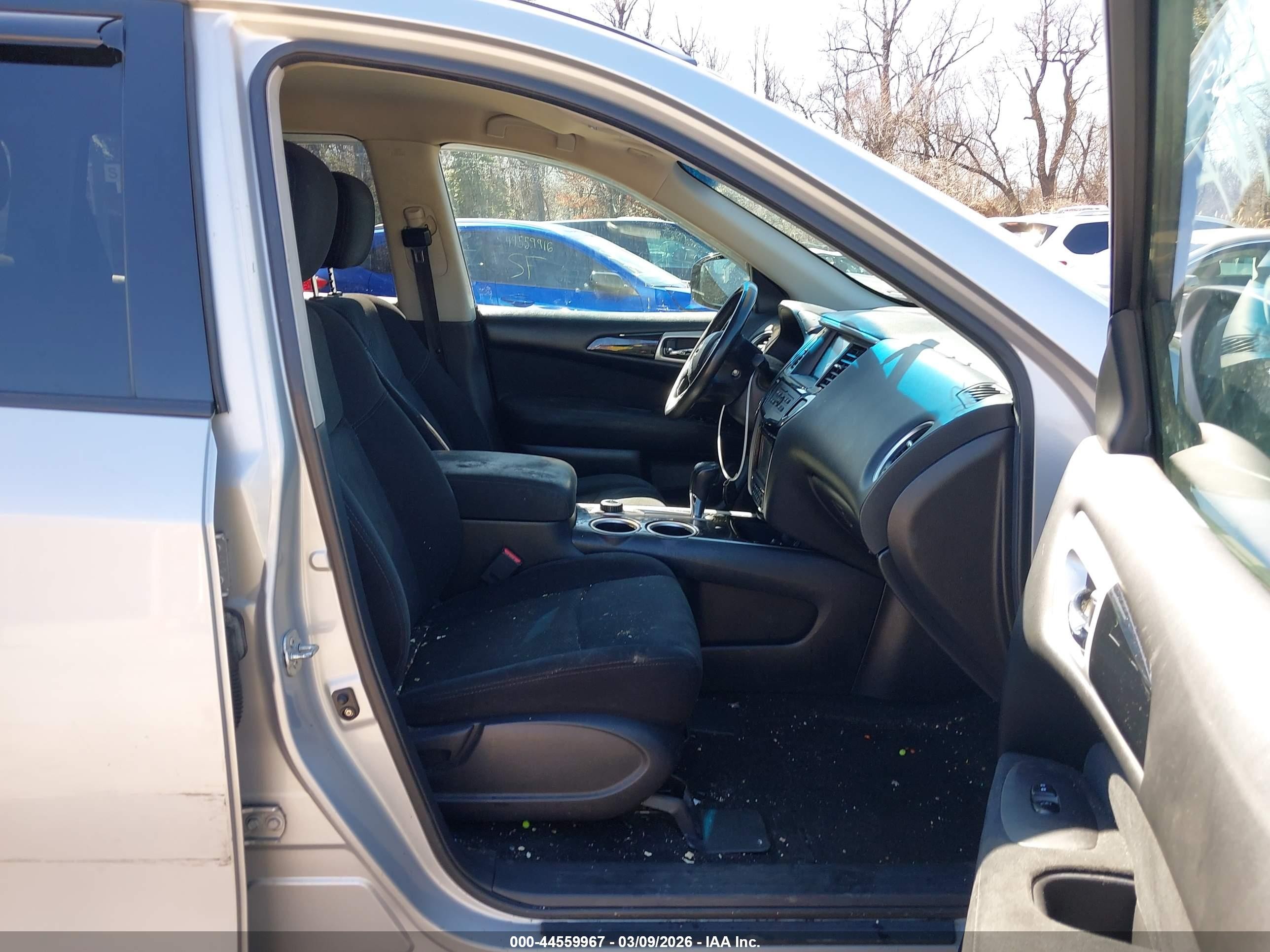 2014 Nissan Pathfinder Sv Silver vin: 5N1AR2MM0EC732892