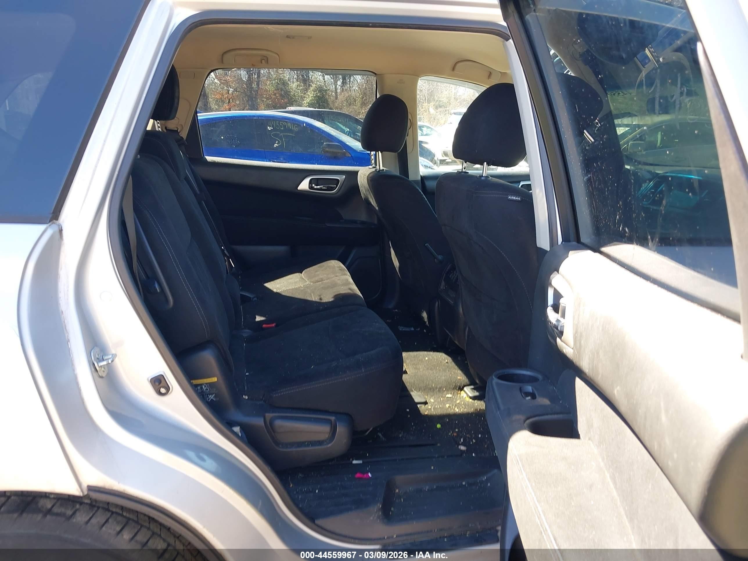 2014 Nissan Pathfinder Sv Silver vin: 5N1AR2MM0EC732892