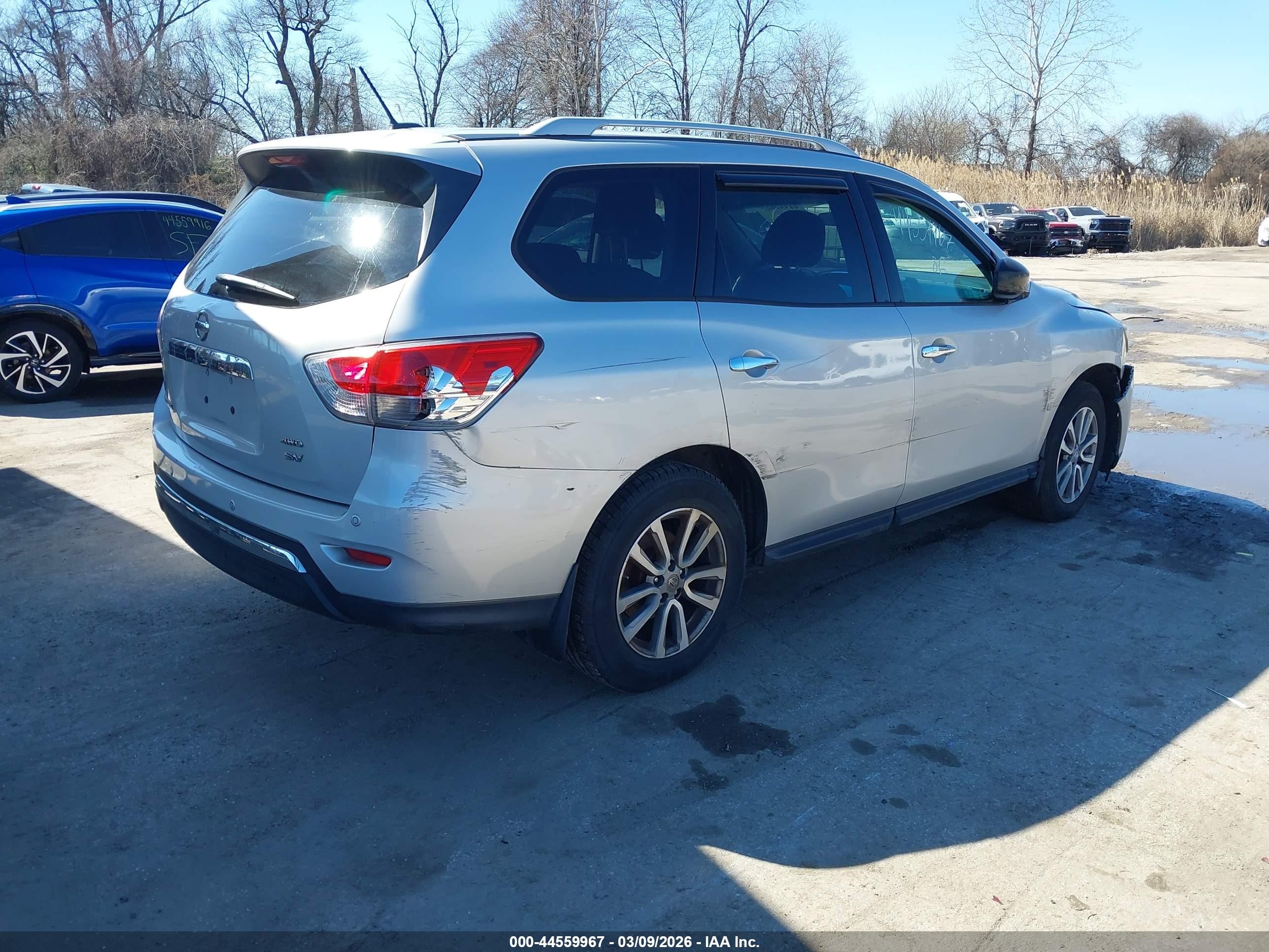 2014 Nissan Pathfinder Sv Silver vin: 5N1AR2MM0EC732892
