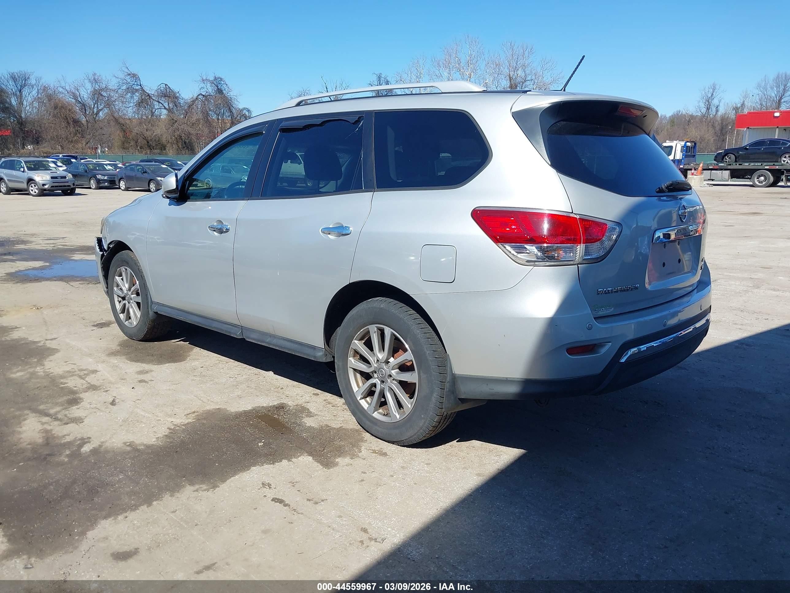 2014 Nissan Pathfinder Sv Silver vin: 5N1AR2MM0EC732892