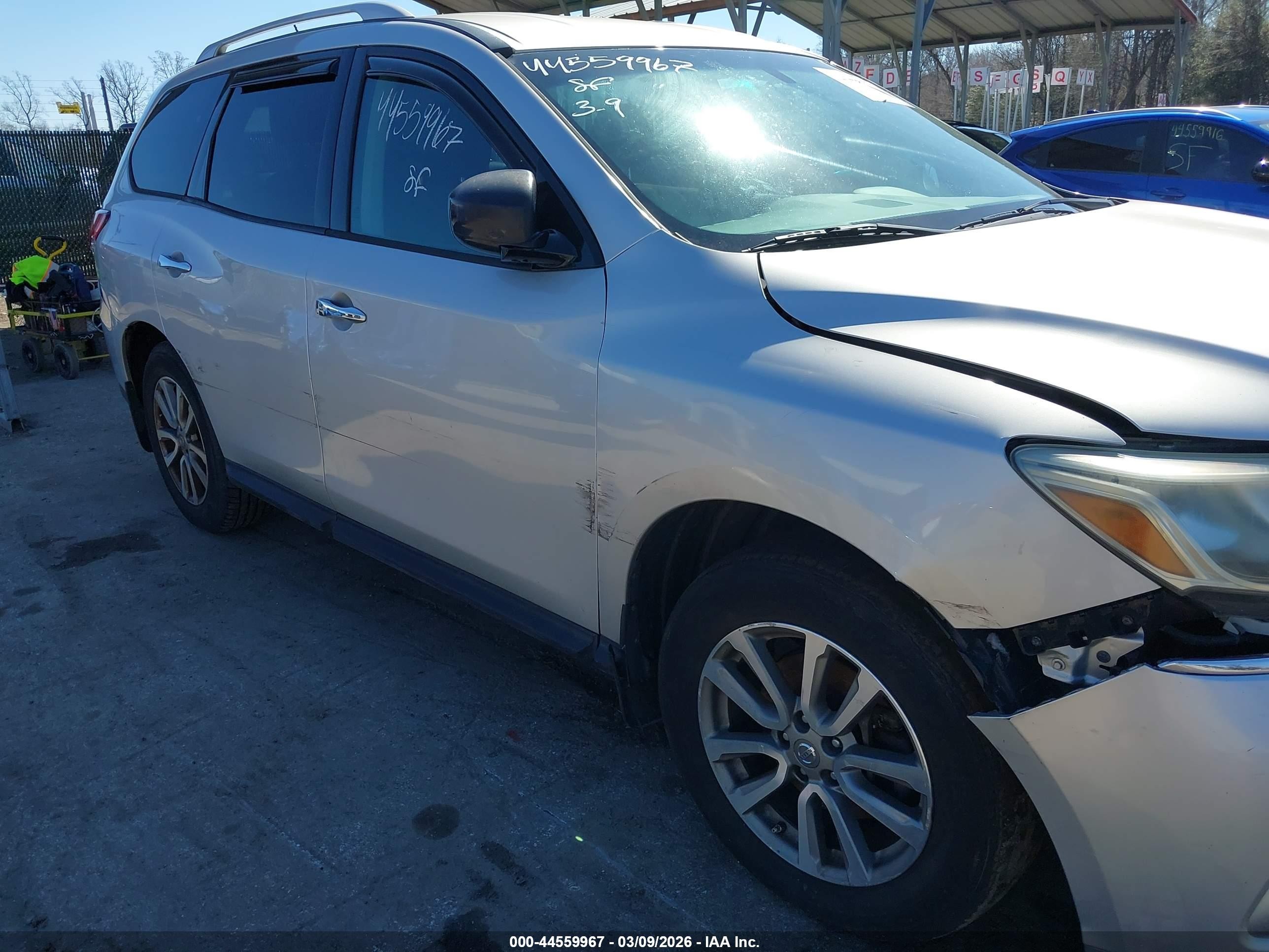 2014 Nissan Pathfinder Sv Silver vin: 5N1AR2MM0EC732892