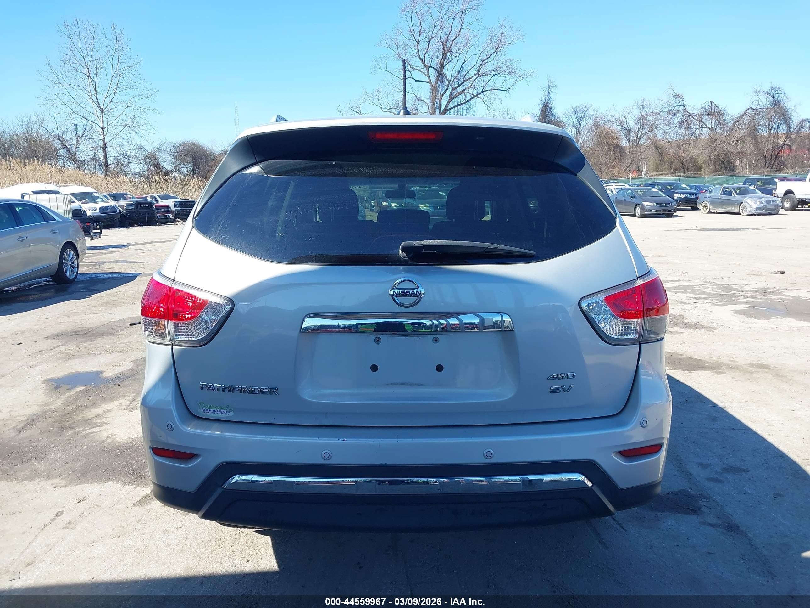 2014 Nissan Pathfinder Sv Silver vin: 5N1AR2MM0EC732892