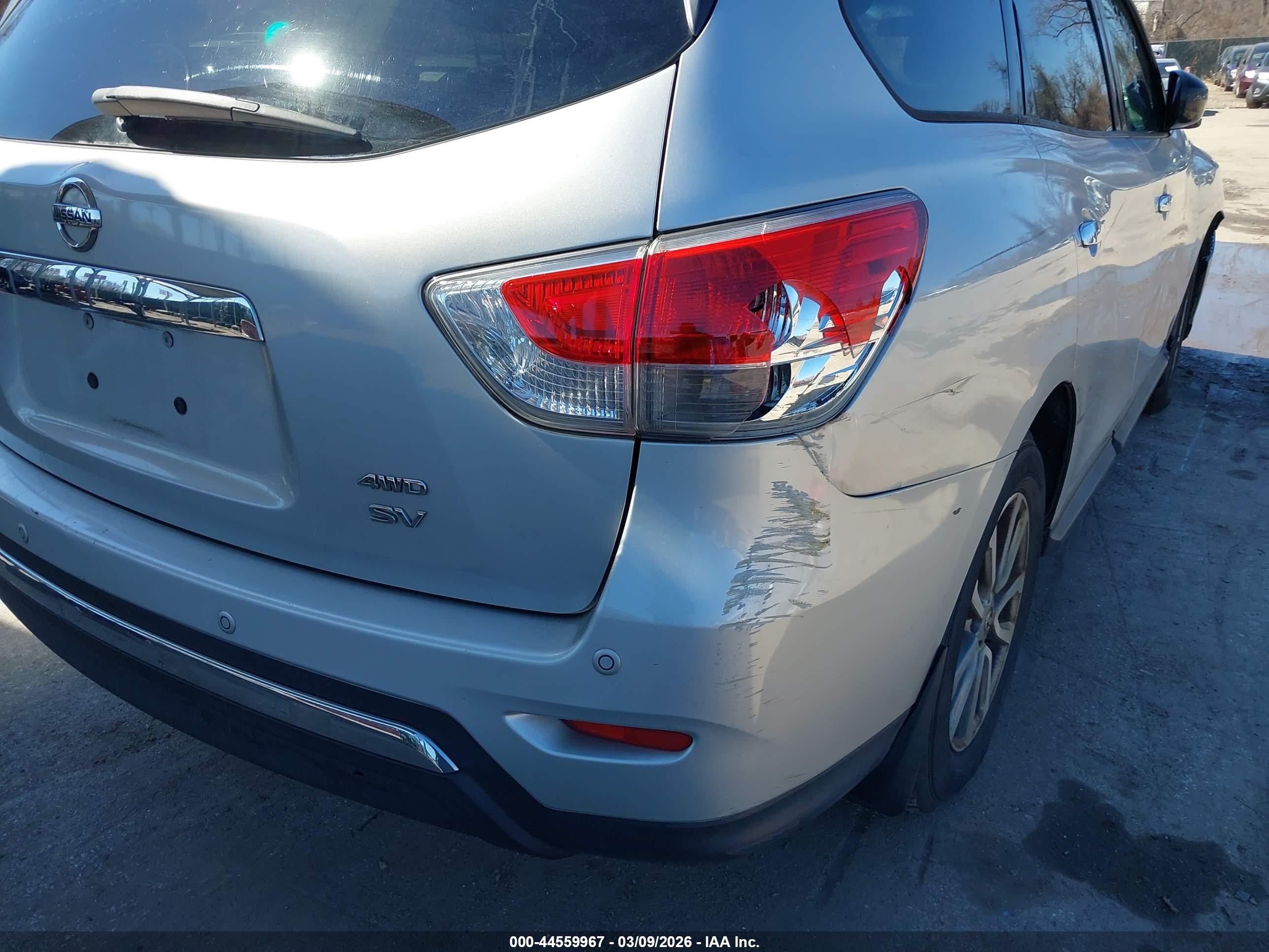 2014 Nissan Pathfinder Sv Silver vin: 5N1AR2MM0EC732892