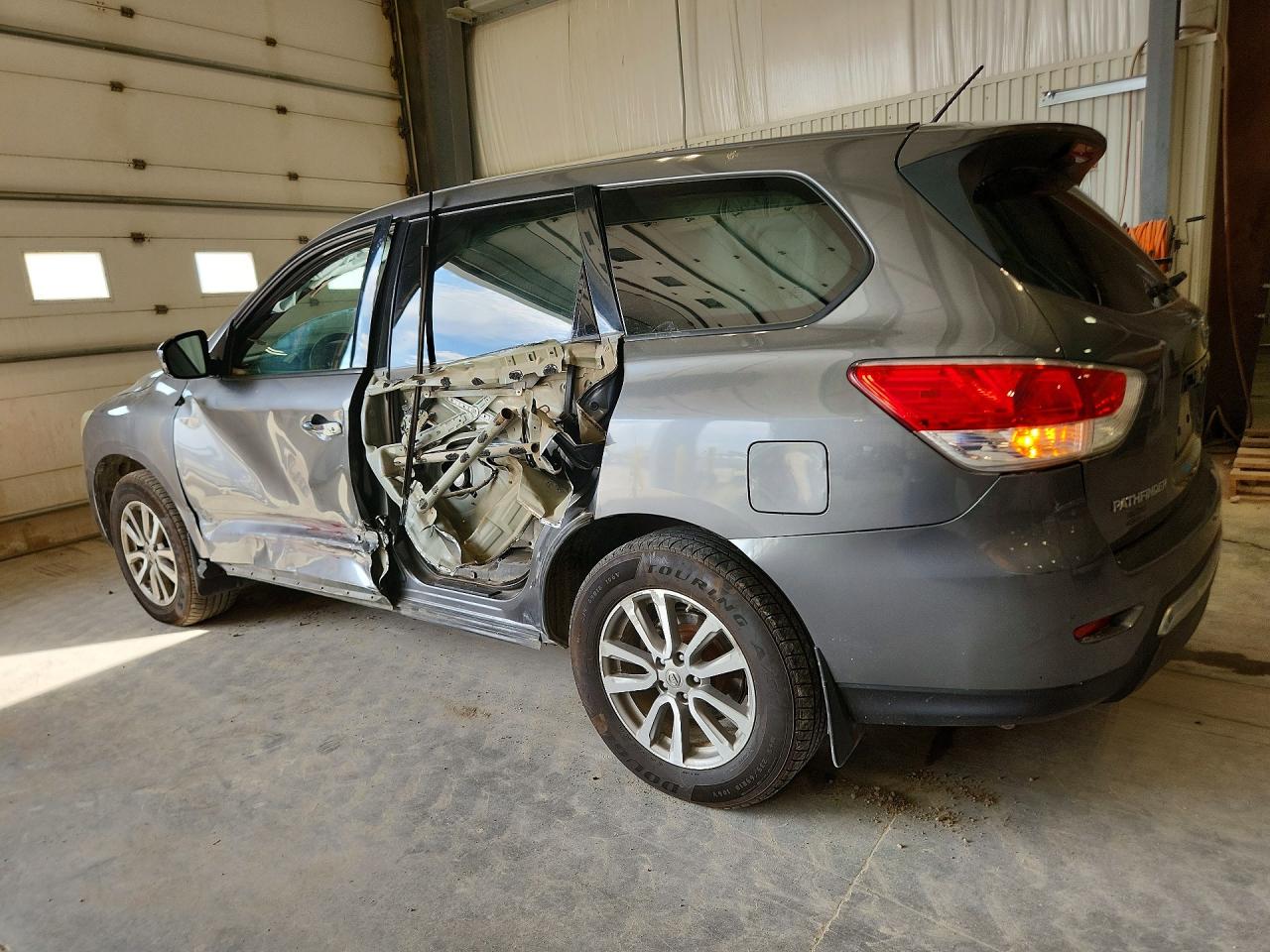 2015 Nissan Pathfinder S Серый vin: 5N1AR2MM0FC608493