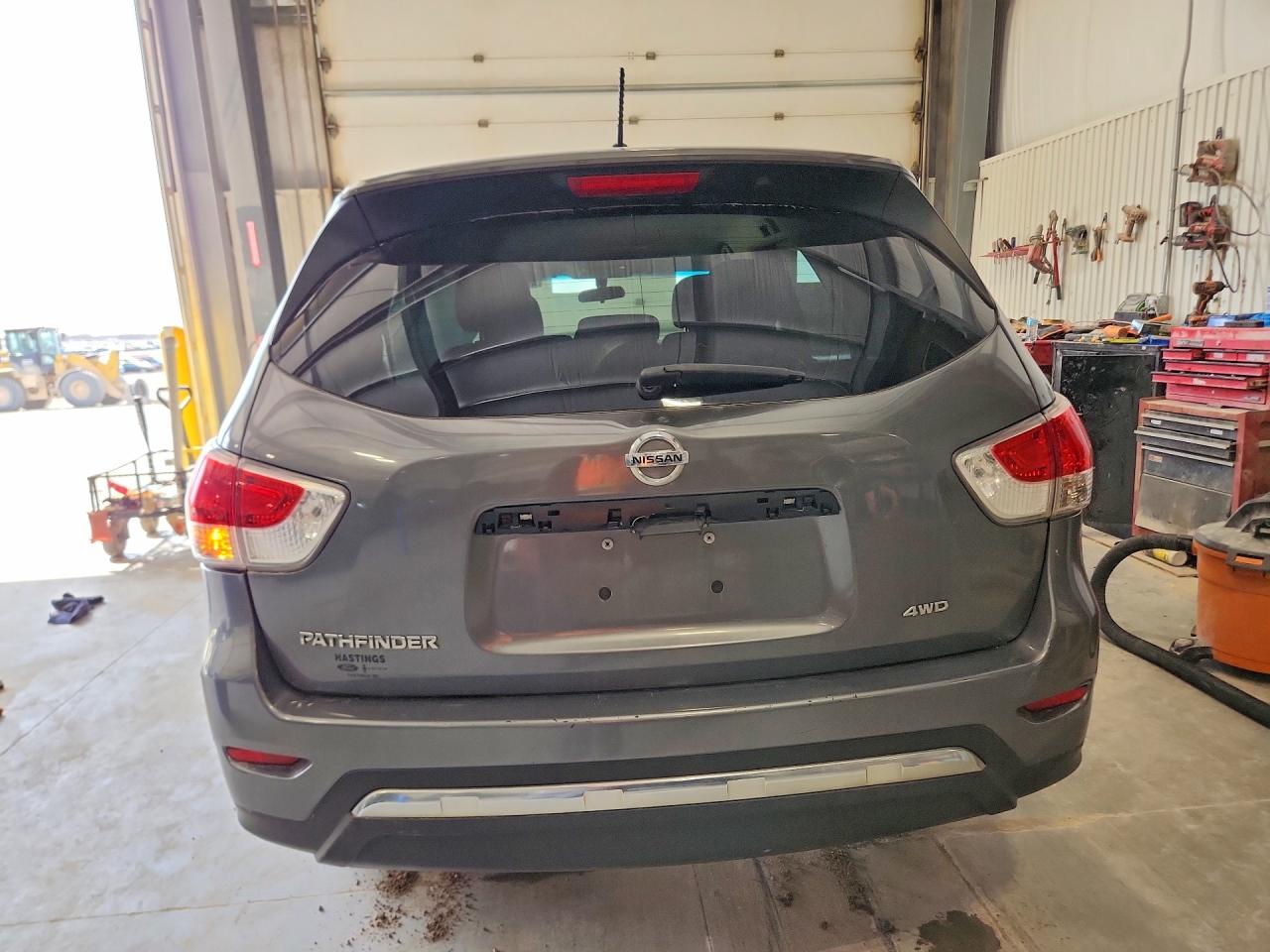 2015 Nissan Pathfinder S Серый vin: 5N1AR2MM0FC608493