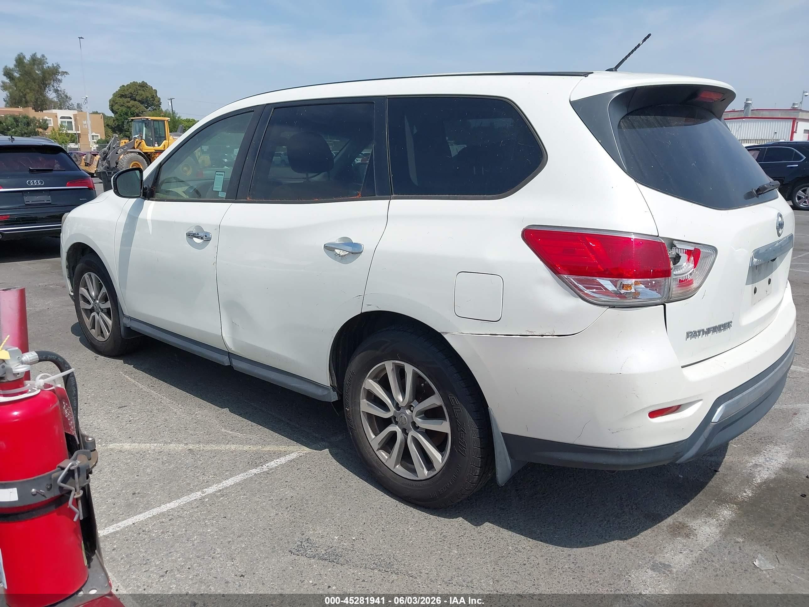 2015 Nissan Pathfinder S White vin: 5N1AR2MM0FC626721
